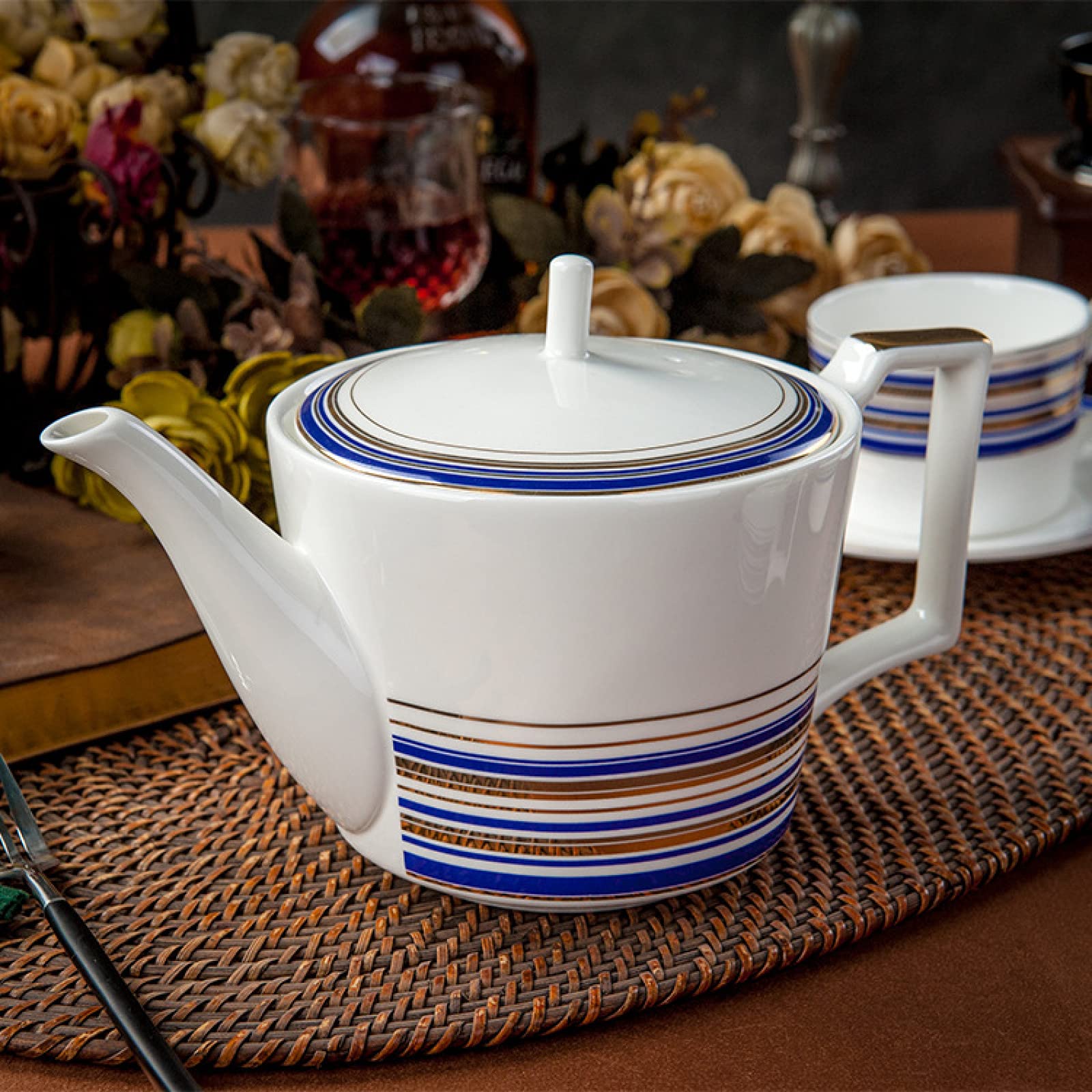 Utility 15-częściowy porcelanowy zestaw do herbaty Filiżanki i spodki do kawy z czajniczkiem Cukiernica i dzbanek na mleko Białe i niebieskie ceramiczne filiżanki do herbaty i kawy Czajniki