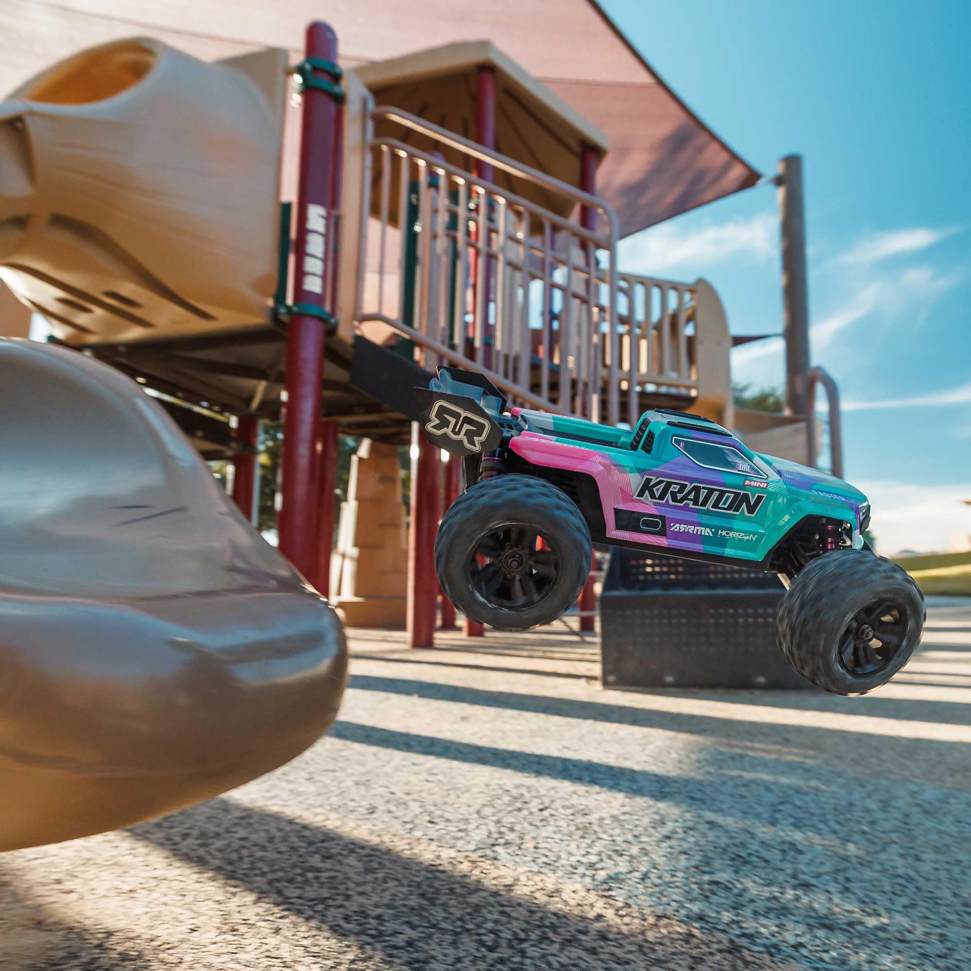 ARRMA Camión de velocidad sin escobillas Mini Kraton 3S DSC 4X4 RTR 1/16 (batería 3S y cargador incluidos), verde azulado/rosa, ARA2508ST2