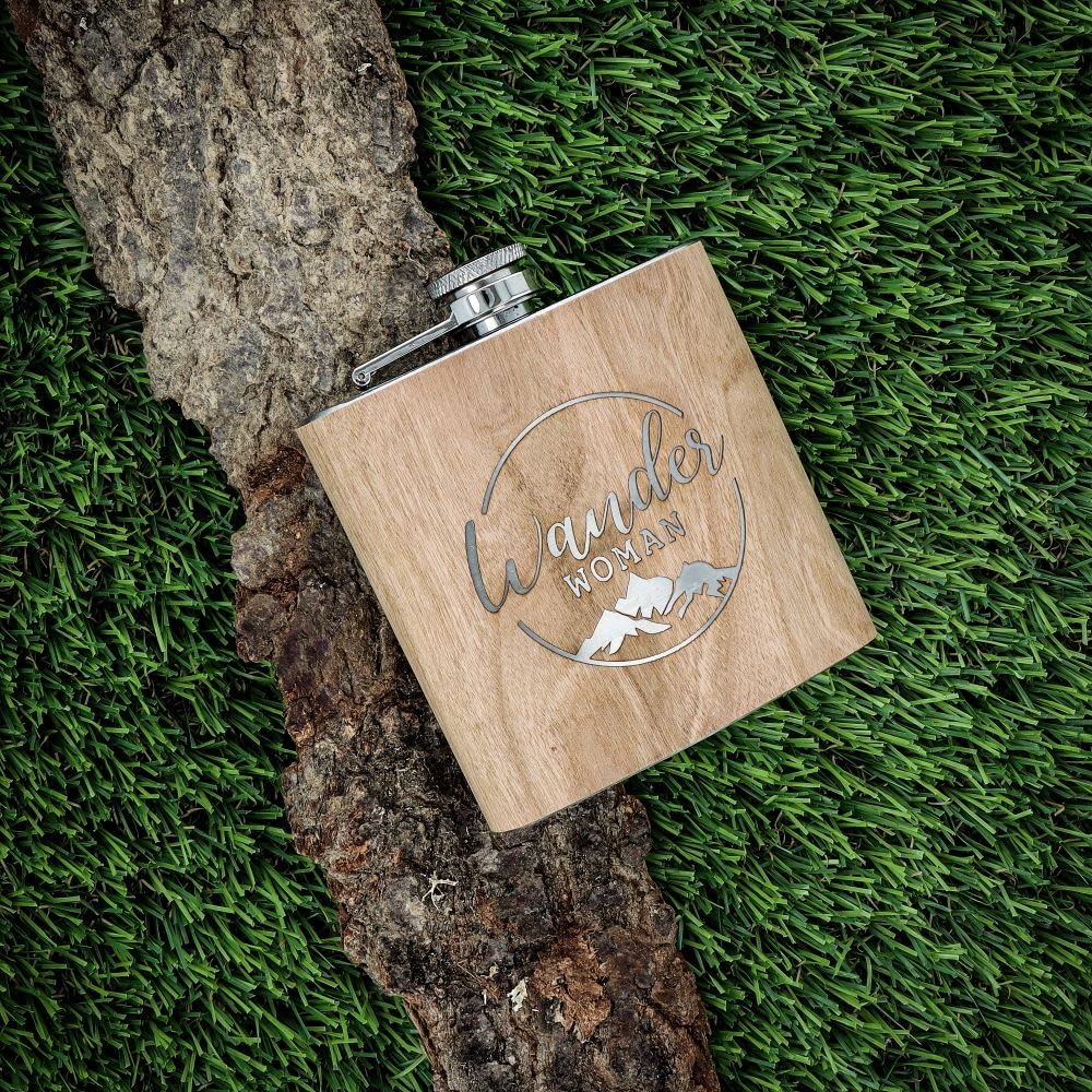 Spruchreif Fiaschetta In Acciaio Inox Con Incisione, Rivestimento Effetto Legno, 177 Ml, Regalo Per Escursionisti Donna 'Wander Woman' - 2