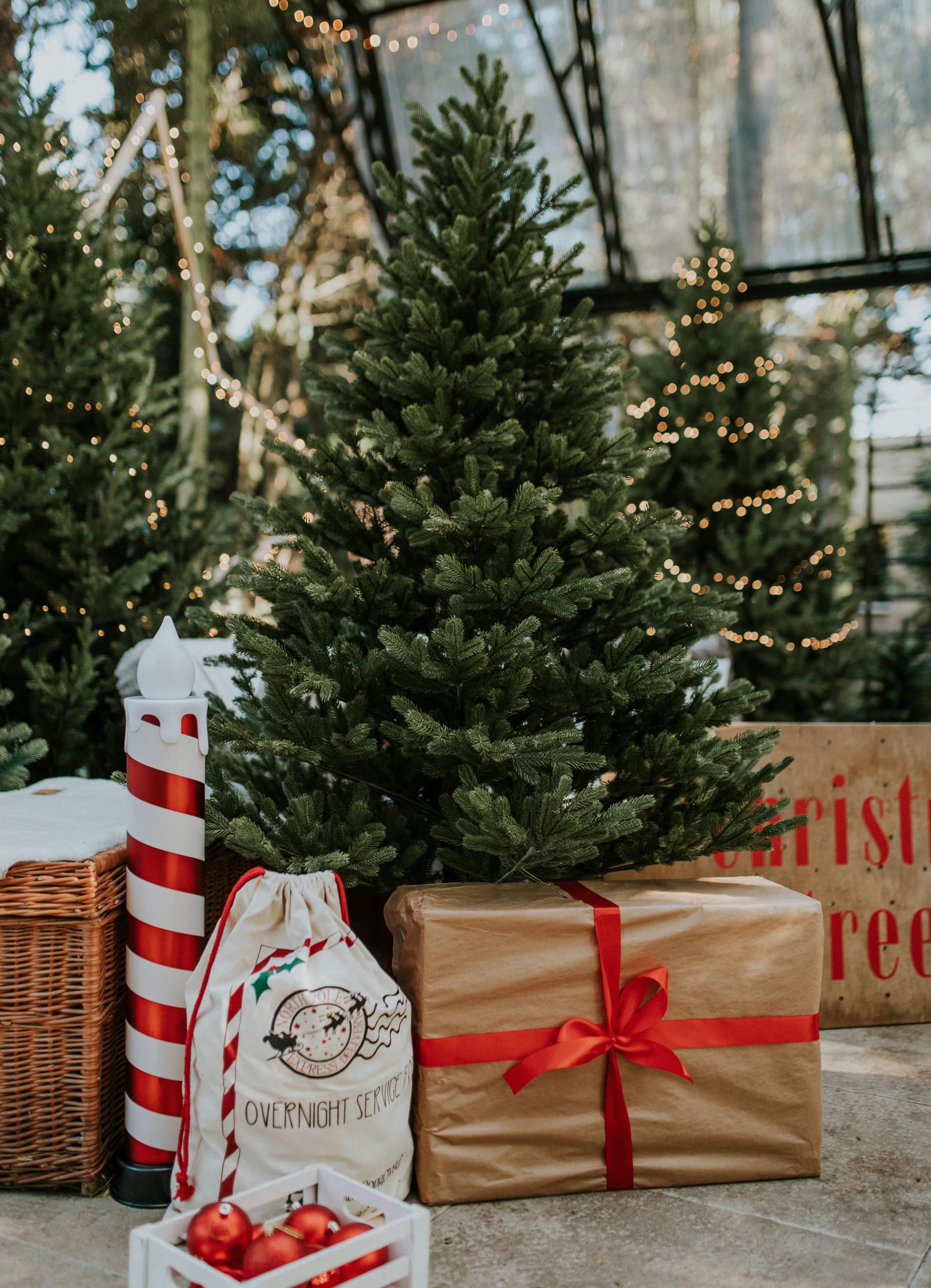 Premium Künstlicher Weihnachtsbaum 210 cm Scandinavian Spruce [100% Spritzguss] Tannenbaum Künstlich inkl. FSC zertifiziertem Holzständer I Christmas Tree Made in EU