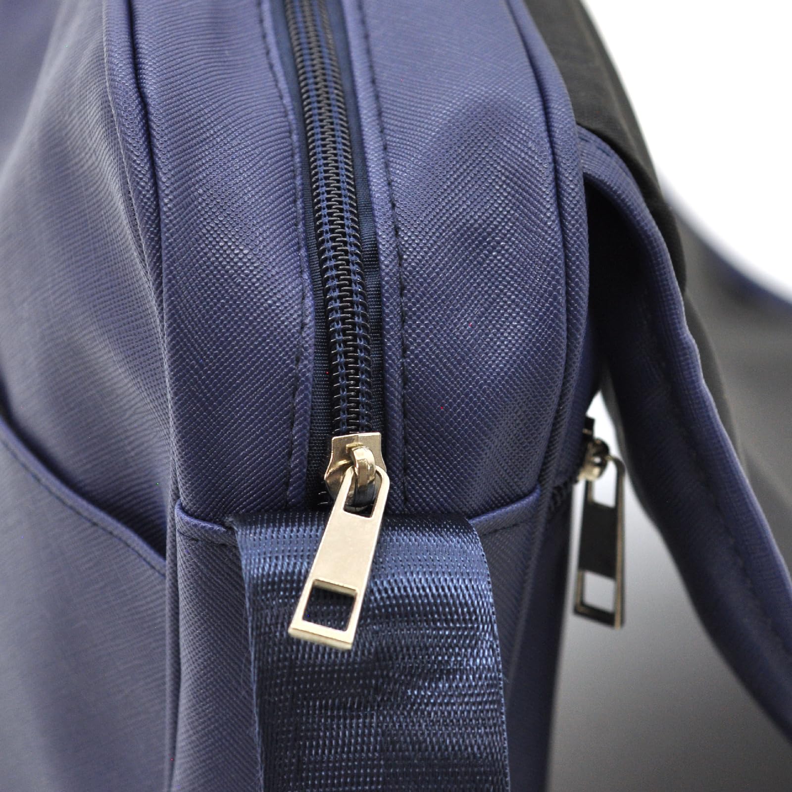 Borsa Messenger in Tessuto Tecnico, Porta Laptop 35x23x13cm, Blu Navy, Tracolla Regolabile per Ufficio e Lavoro