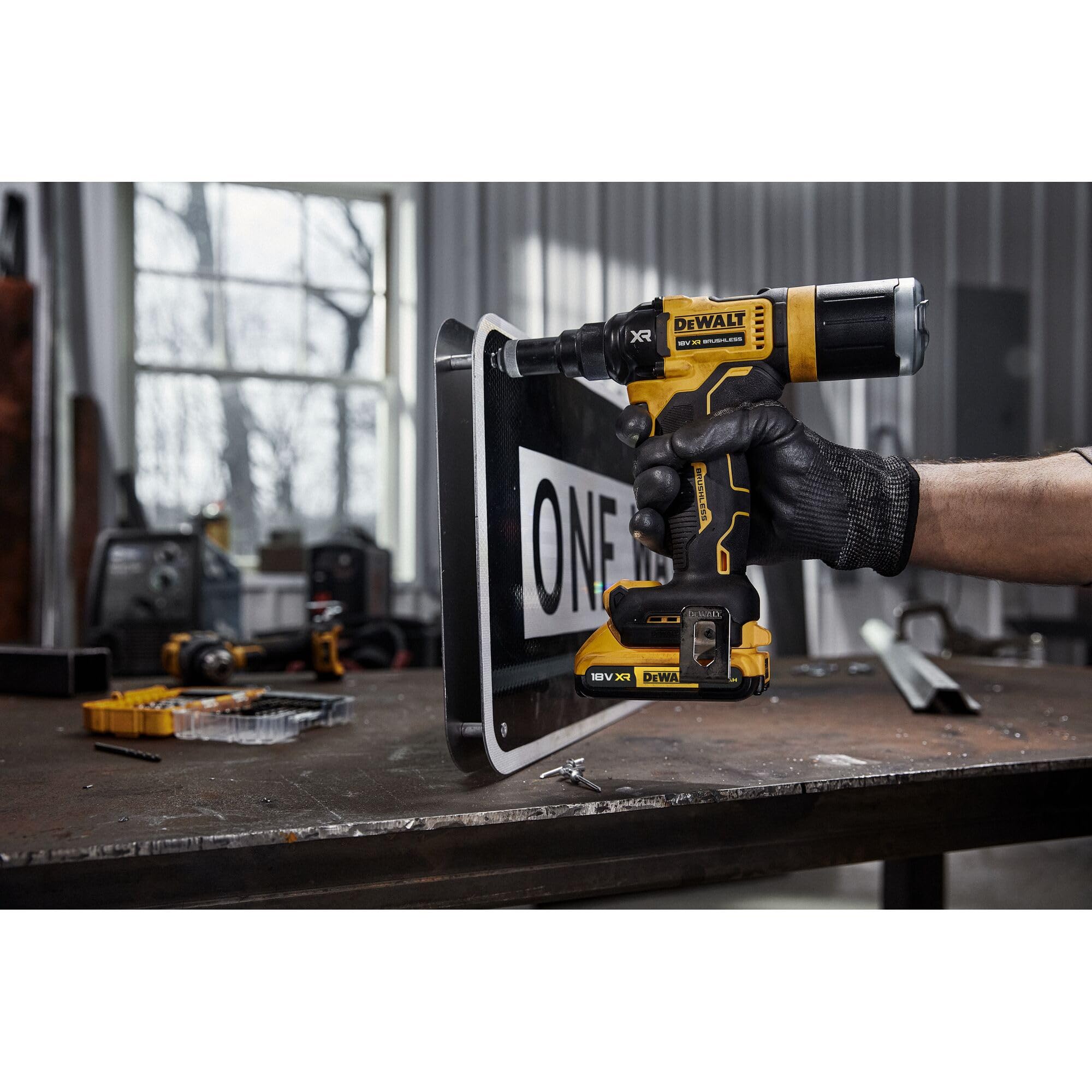 DEWALT - Riveteuse aveugle sans fil XR 18V brushless, Pistolet à riveter avec coffret TSTAK, sans batterie, DCF403NT-XJ
