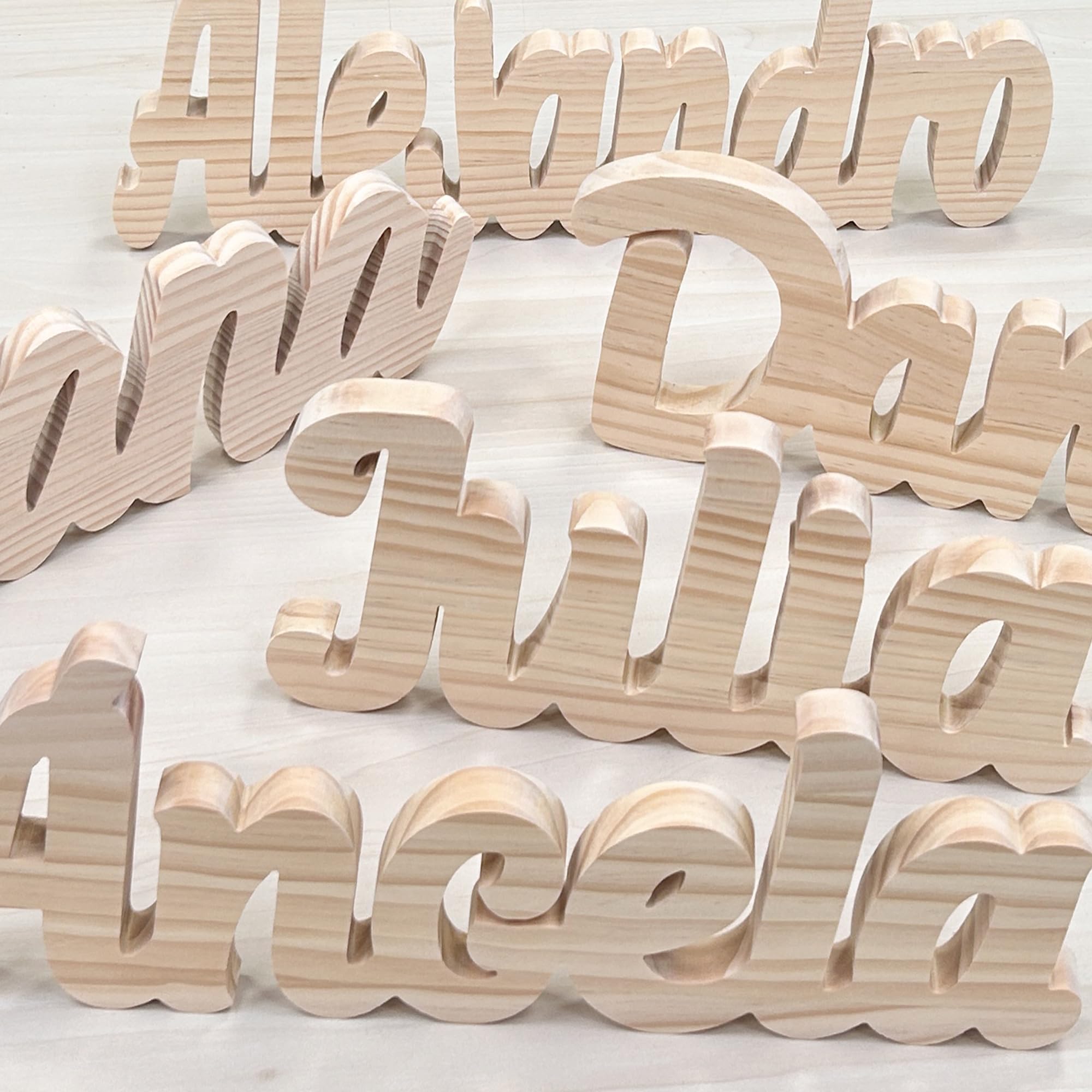 Nome personalizzato in legno massello di pino da 19 mm | Lettere maiuscole iniziali da 14 cm | Decorazioni per bambini, matrimoni e comunioni