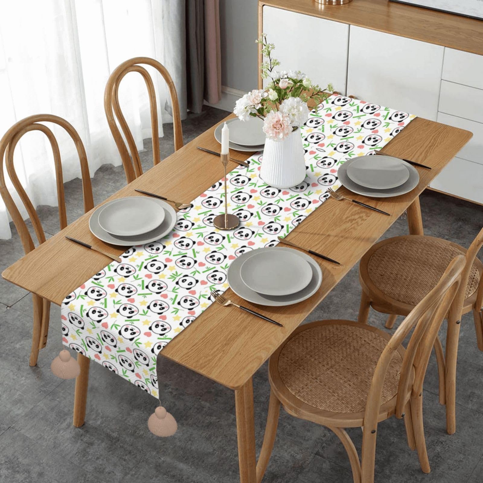 Chemin de table en bambou tissé motif panda et étoiles de Noël à pompons