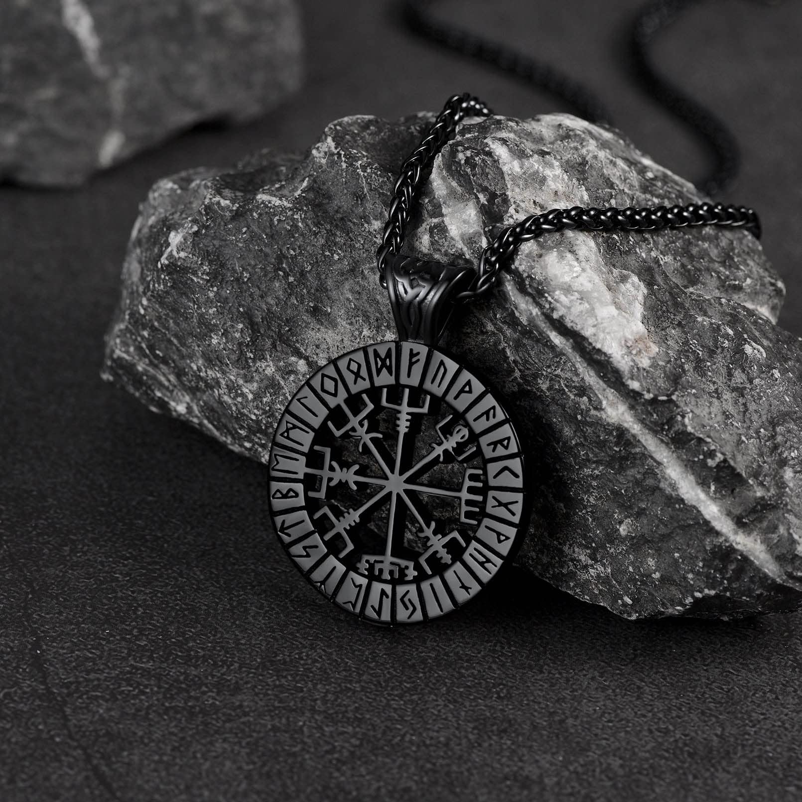 FaithHeart Bussola Vichinga Collana Runica Ciondolo Traforato Misteriose Rune Vichinghe Collana Uomo Acciaio Rune Cultura Vichinga in Argento Nero Oro Regalo