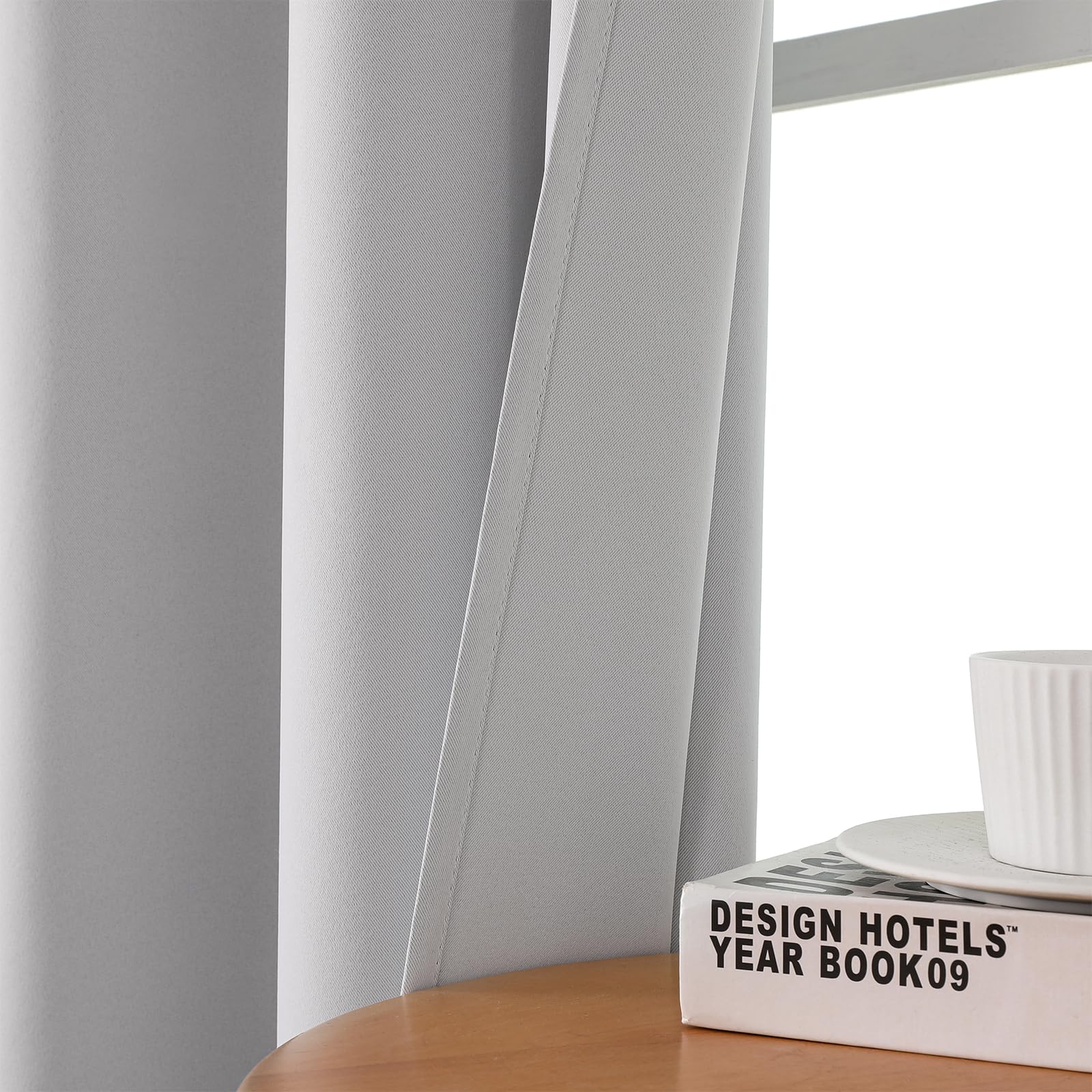 CUCRAF Tende oscuranti lunghe 228,6 cm, isolamento termico, tende oscuranti per camera da letto, tende che bloccano la luce, per cucina e soggiorno, set di 2 pannelli, 133 x 228 cm, bianco grigiastro