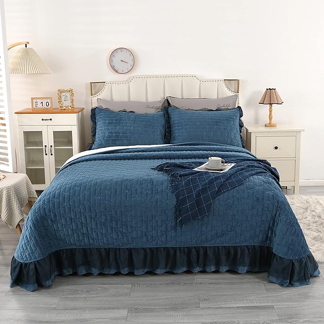 Qucover Blue Velvet Bedspread, Luxury Velvet Quilted Bedspreads Super King Size, 3 Piece Super Soft and Warm Velvet Coverlet Set with Pillowcases for Winter Bedroom