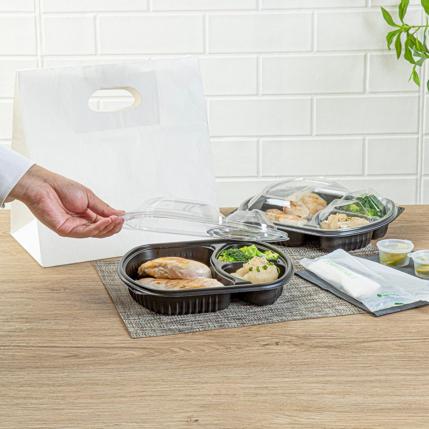 Restaurantware Plastic Microwaveable Container with Lid 100 Count 36 Oz PP Plastic Food Storage Box, Rectangular Microwave Container with Clear Lid, Food Delivery Box