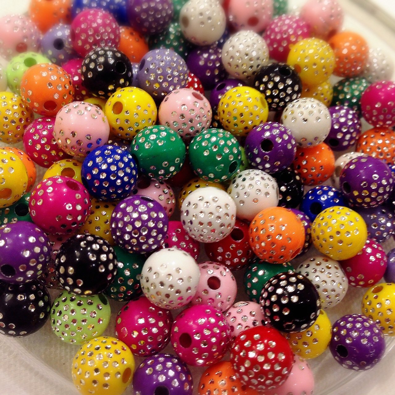 カラフルビーズ装飾のパーテーション Amazon | 水玉模様カラフルビーズ 8mm 約25個 アソートカラー