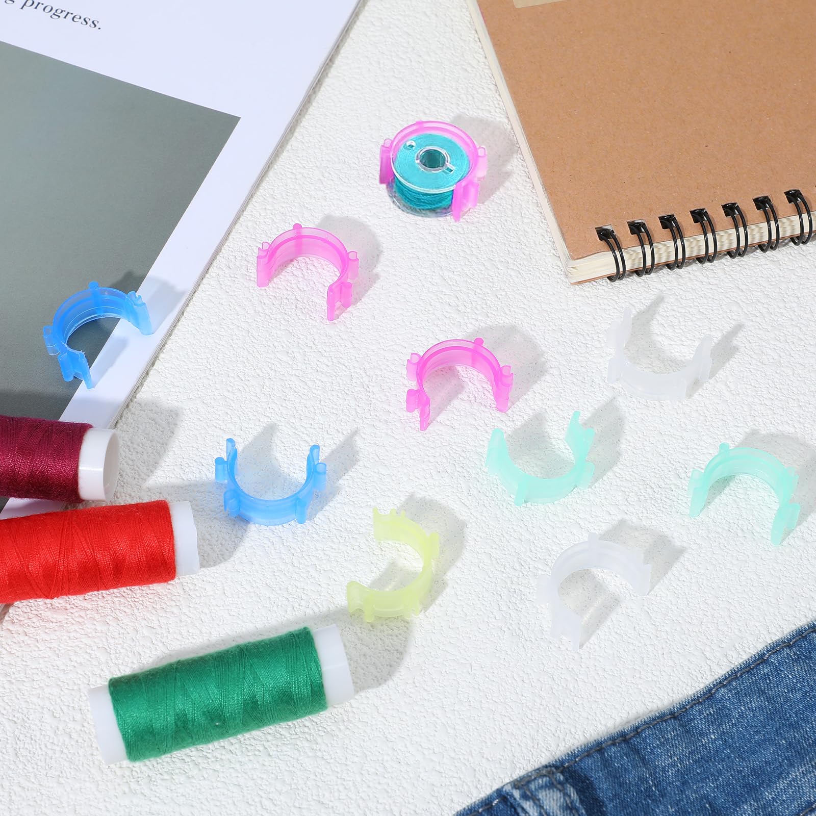100PCS Plastic Bobbin Holder Bobbin Clips, Colorful Bobbin Spool Holder
