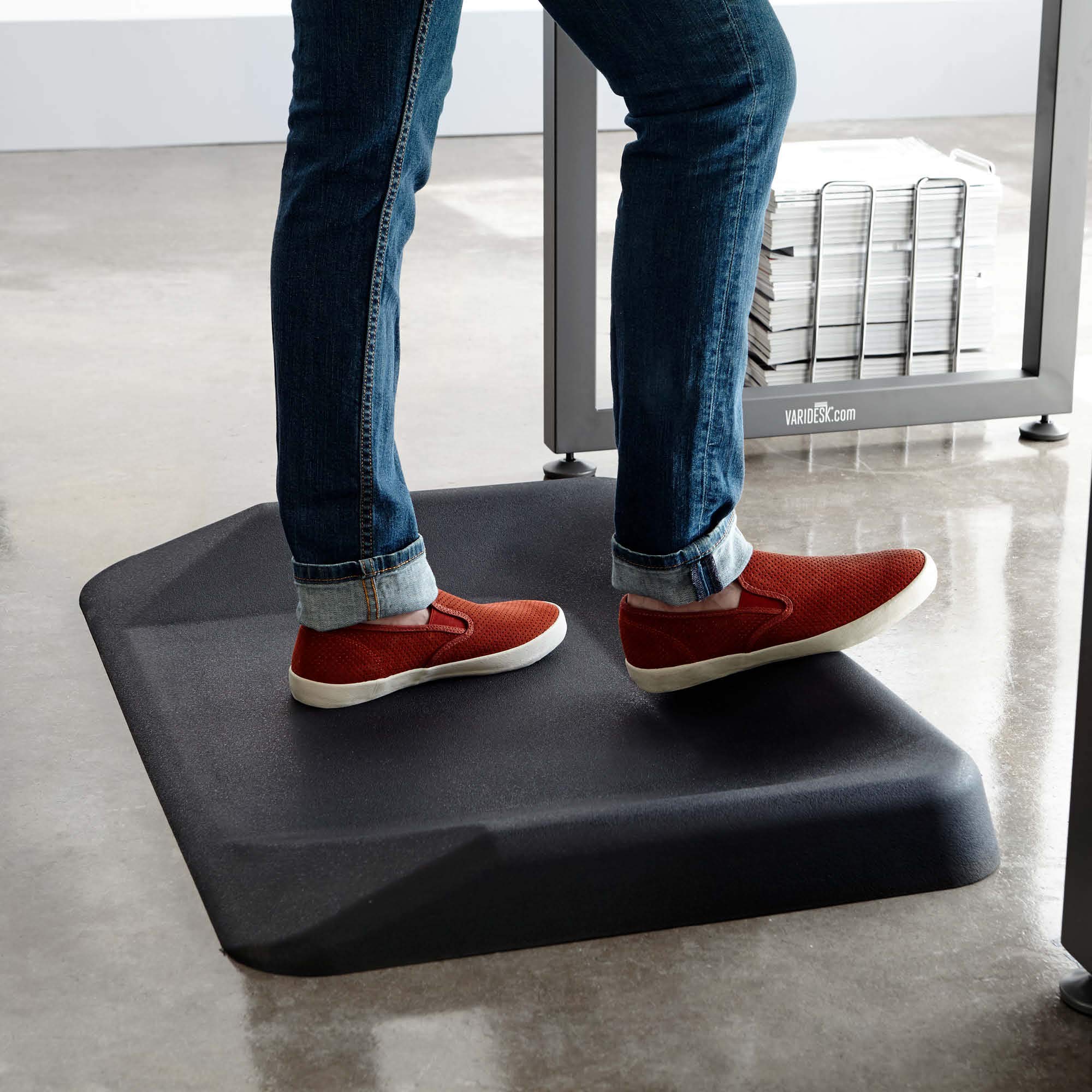 Vari ActiveMat - Standing Desk Anti-Fatigue Floor Mat - Raised Sides for Stretching - Comfortable Home or Office Mat - Ergonomic Design for Movement