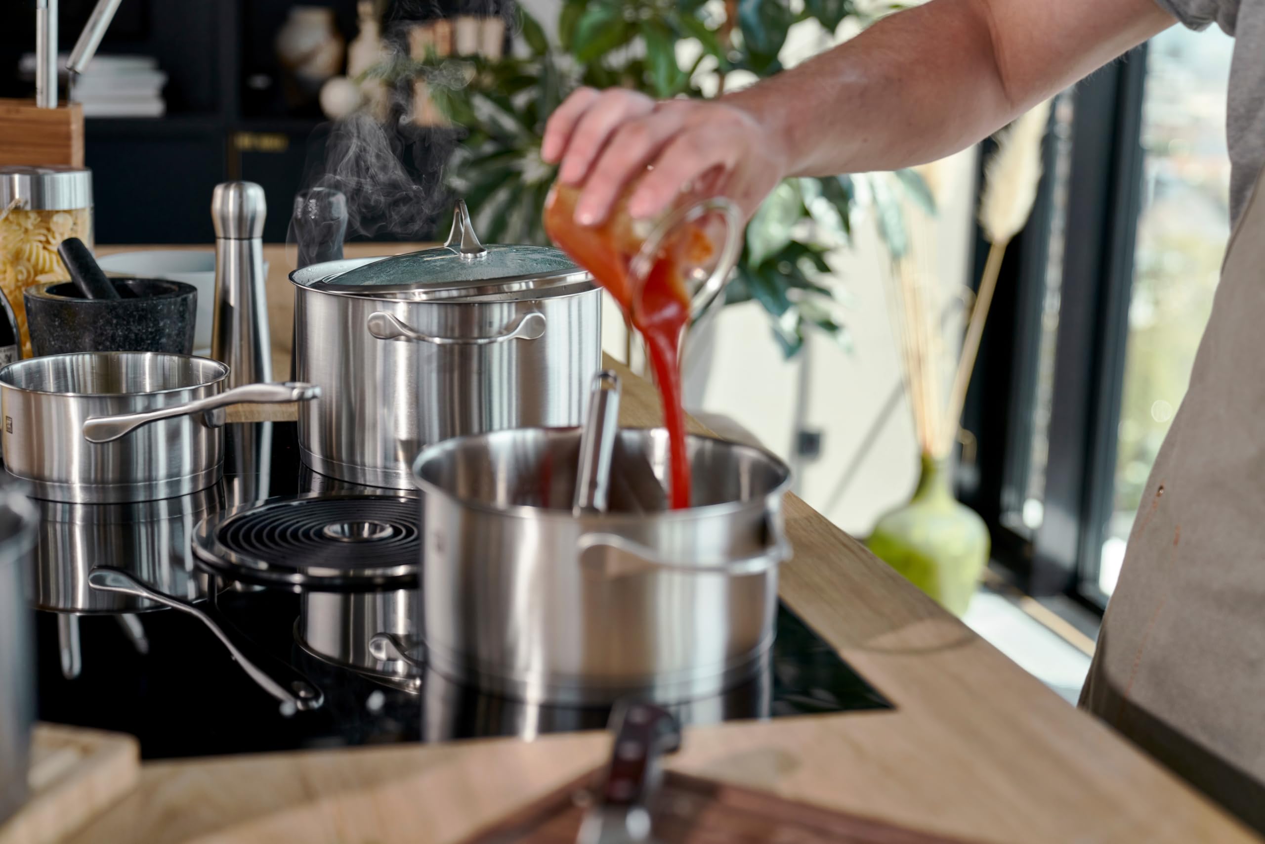 ZWILLING Essence Kochtopf-Set 5-teilig, Induktion, Edelstahl | Ergonomische Griffe, Schüttrand, Innenskala