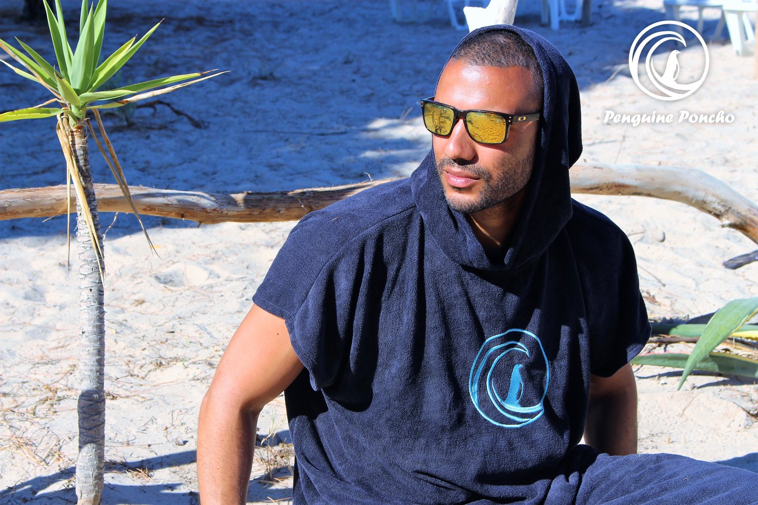 Poncho surfero con capucha, riñonera y bolsa de transporte; sirve como toalla, ayuda para cambiar de ropa y albornoz; talla única para hombre y mujer