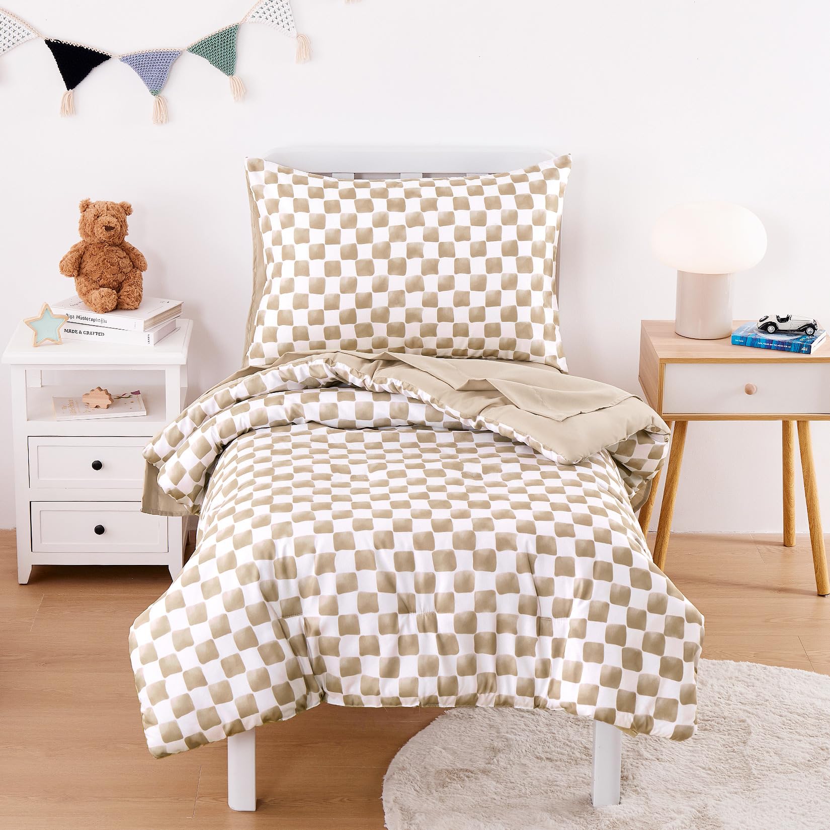 Wake In Cloud - Juego de ropa de cama para niños y niñas, bonito diseño de cuadros a cuadros, juego de cama suave de 4 piezas para cuna que incluye edredón, sábanas y funda de almohada, color marrón y