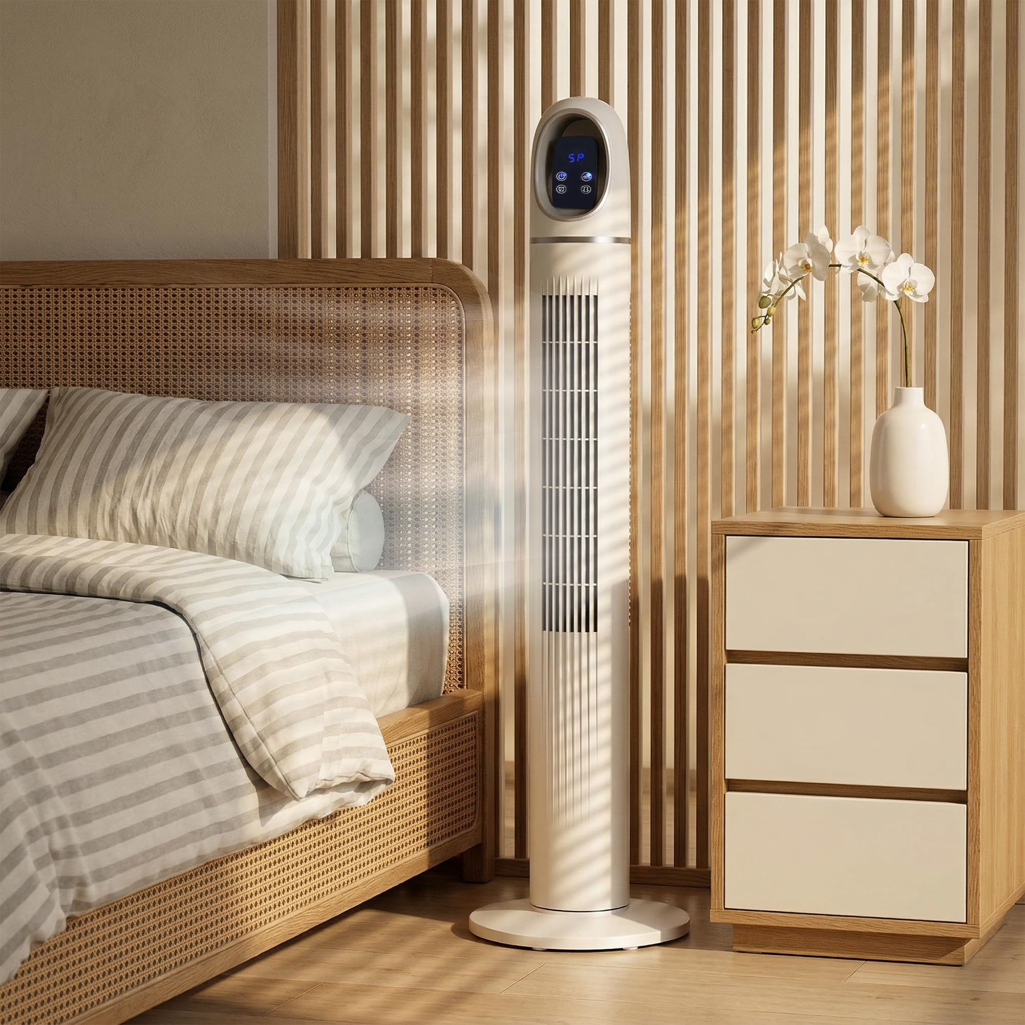 HOMCOM Ventilatore a Torre per Camera da Letto con 4 Modalità, 3 Velocità, Ventilatore da Pavimento Oscillante a 70°, Display LED, Timer 24 Ore e Telecomando, 110 cm, Bianco