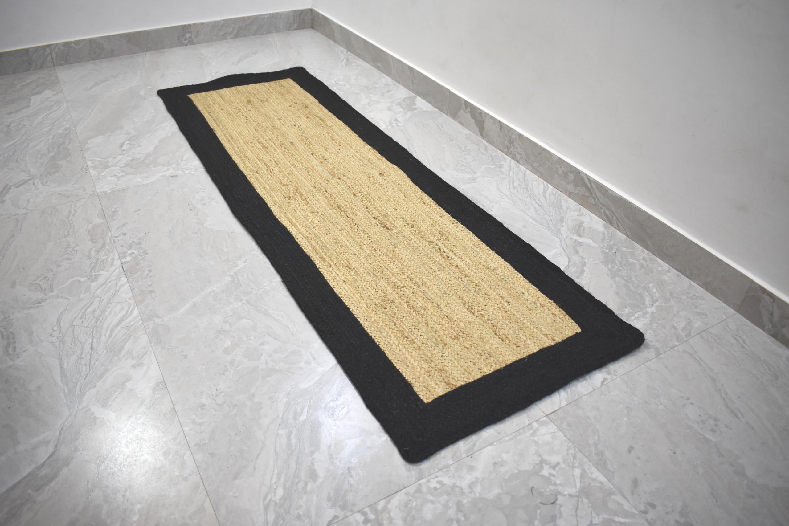 Tapis en jute fait à la main beige et noir 60x90 chic pour salon