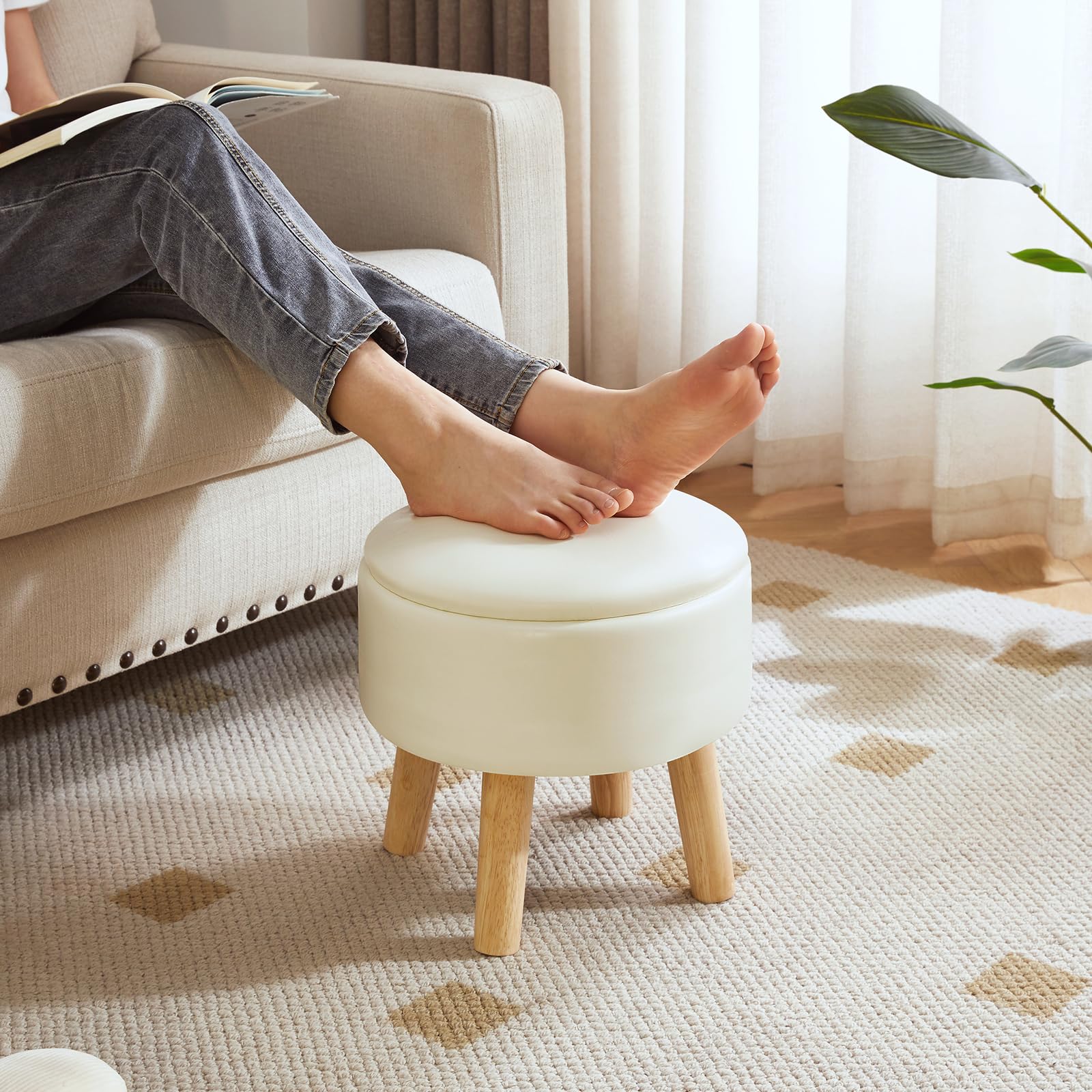 IBUYKE 13” Piccolo Poggiapiedi Ottomano con Contenitore, Pouf Poggiapiedi Rotondo con Sedile Imbottito e Coperchio, Poggiapiedi Mini in Pelle PU per Ingresso Divano Soggiorno, Beige WBD023W