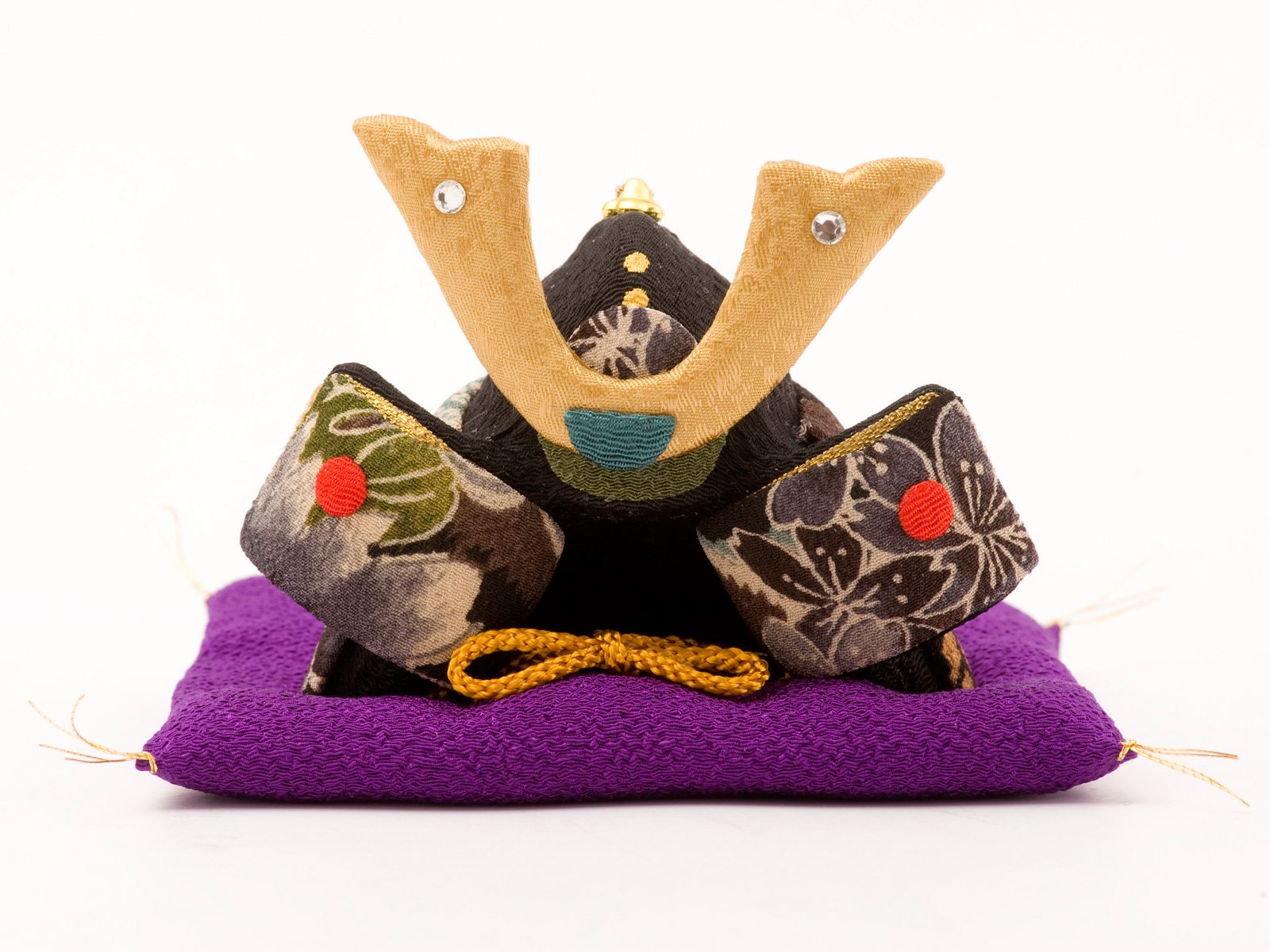 Amazon | 五月人形 和柄 ちりめん 兜 桐箱セット S 間口12cm x 奥行