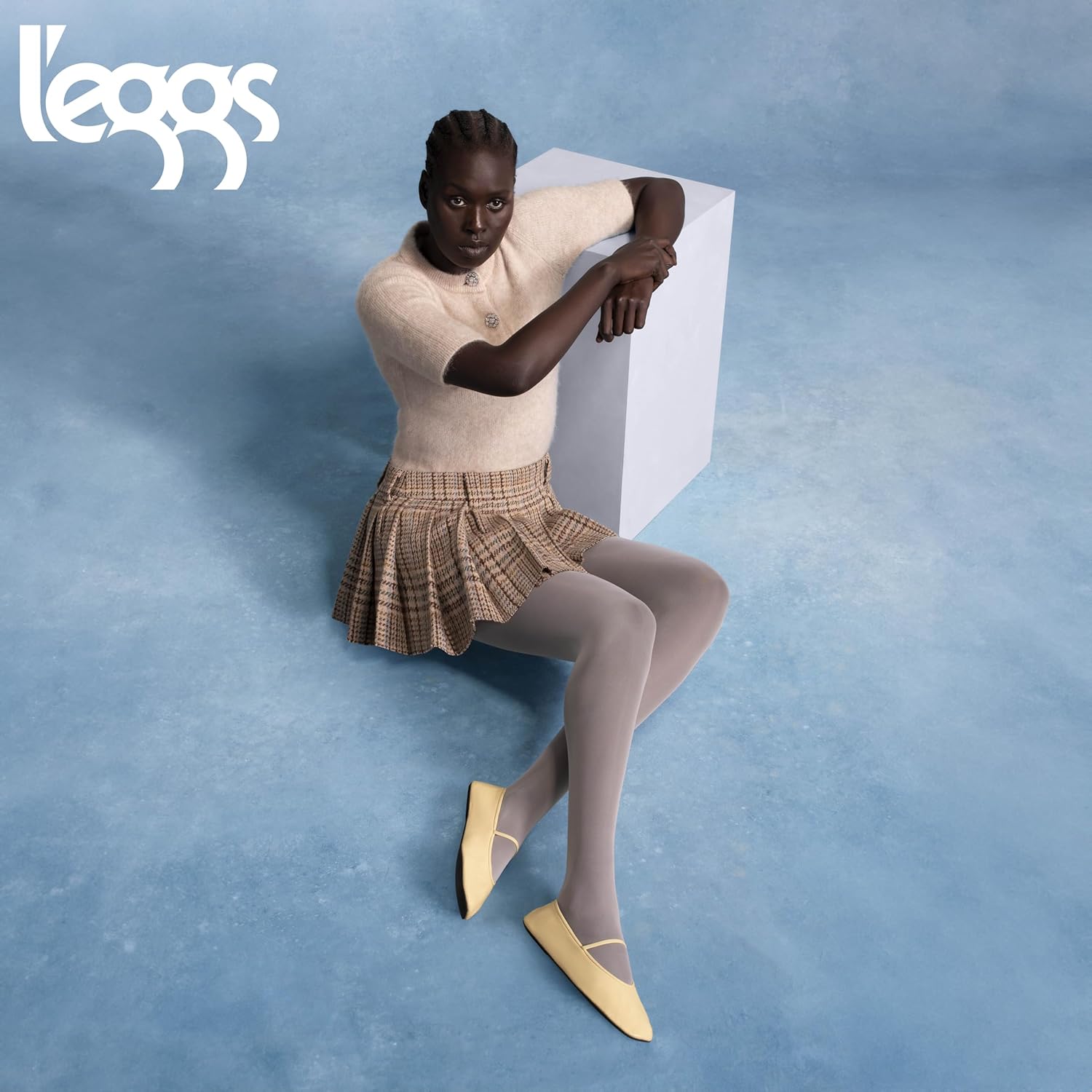 L'eggs Women's 360 Degree Sheer Contour Shaping Tights for Sculpted Style and Comfort - Image 5