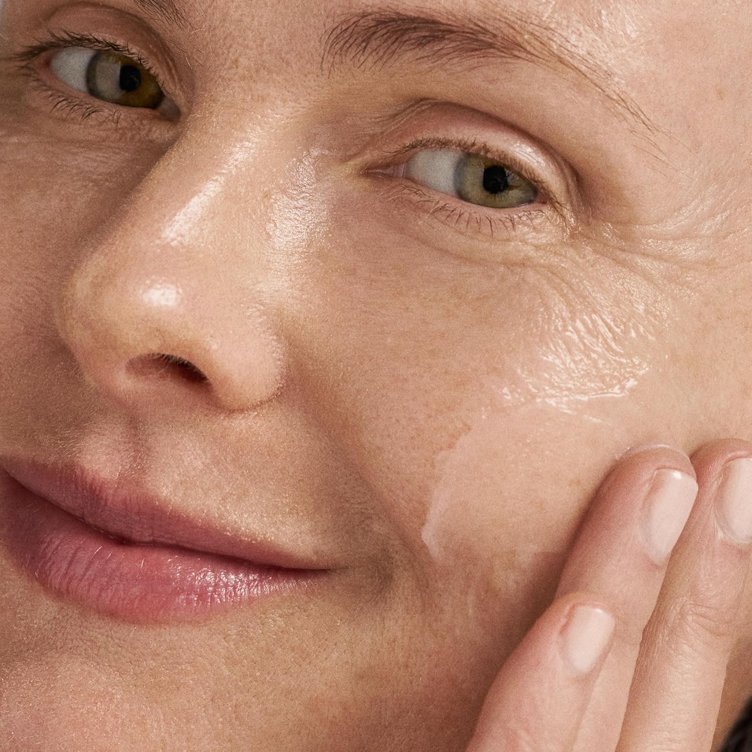 Dermalogica UltraCalming Cleanser pour Peau Sensible | Nettoyant apaisant qui calme les rougeurs et l'inconfort tout en soutenant la barrière cutanée.