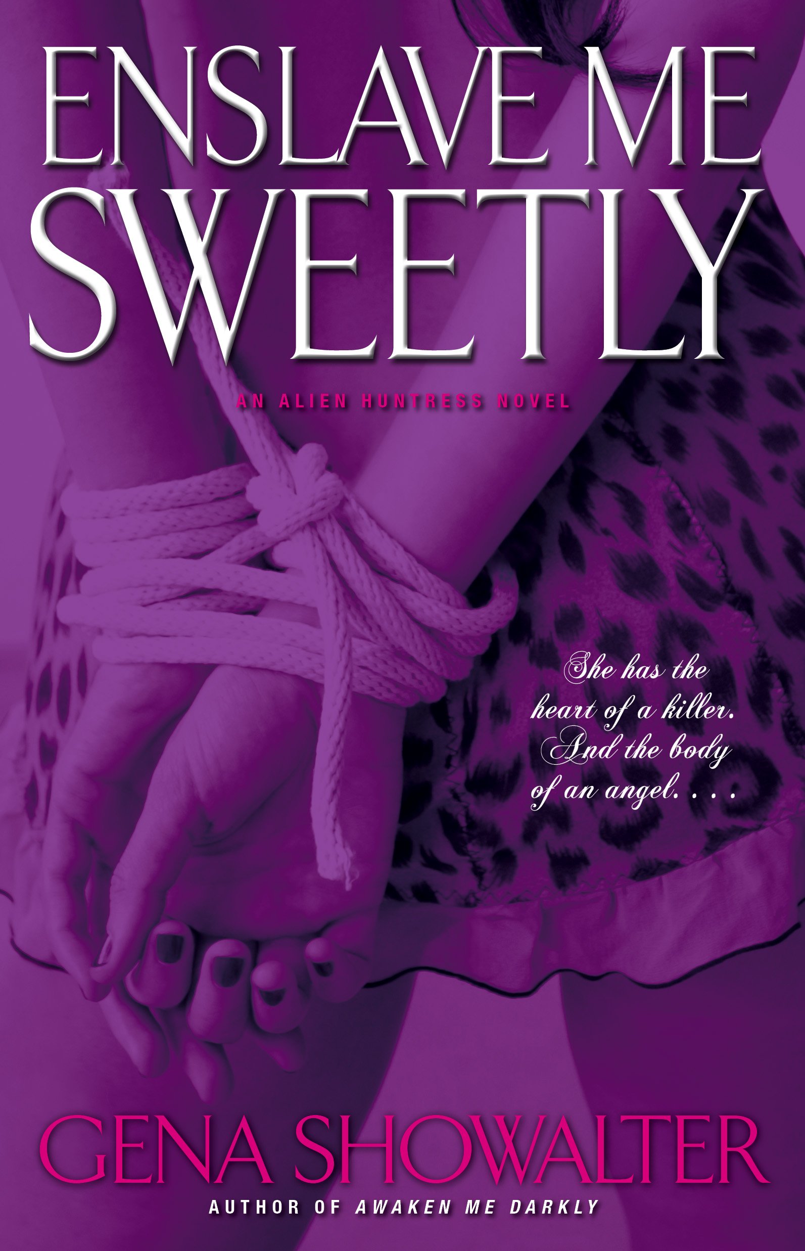 Enslave Me Sweetly (Alien Huntress Novels)-Gena Showalter