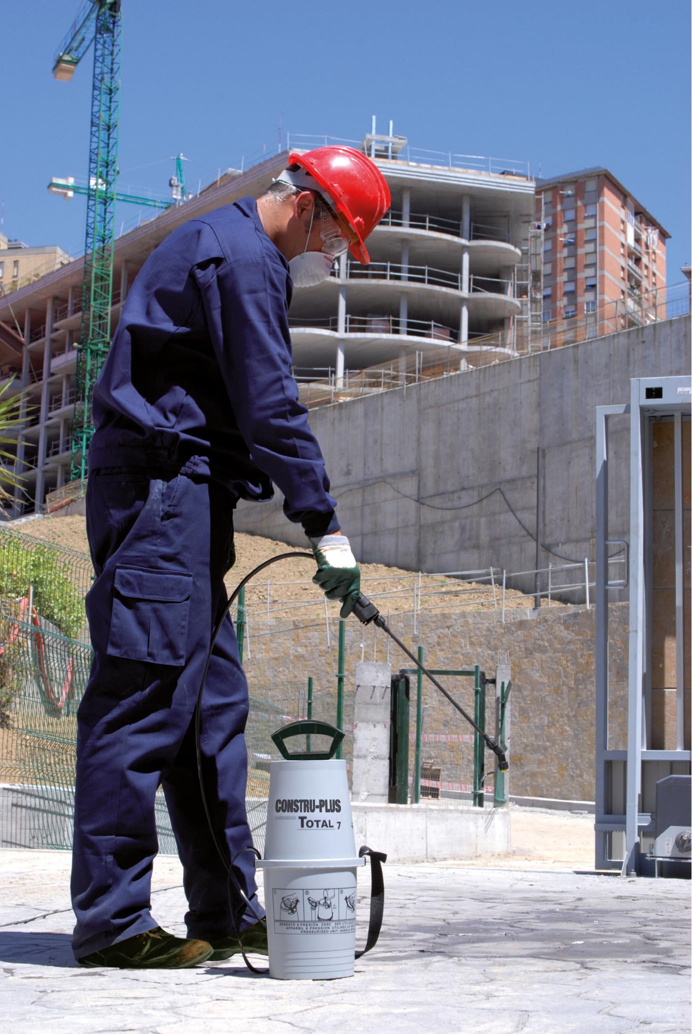 Pulverizador IK CONSTRU PLUS 7 - Ideal Para Construcción - Con Alargadera y Tubo Flexible - Elaborado con Materiales Resistentes - Fabricado en España