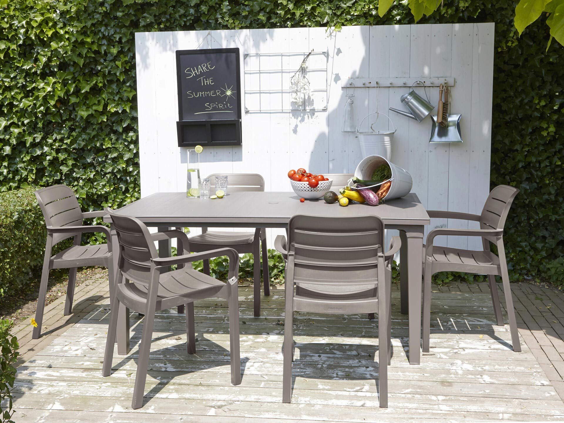 Tisara sedia con braccioli color cappuccino, misure 58X53X83H cm