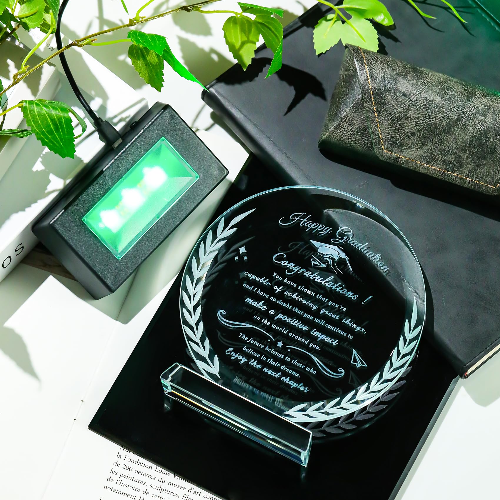 Abschluss-Geschenk für Sie und Ihn, Kristall-Abschluss-Plakette mit LED-Sockel, tolles Geschenk zum Abschluss, Master-Abschluss, 2025, Abschlussgeschenk für Hochschule, Senioren