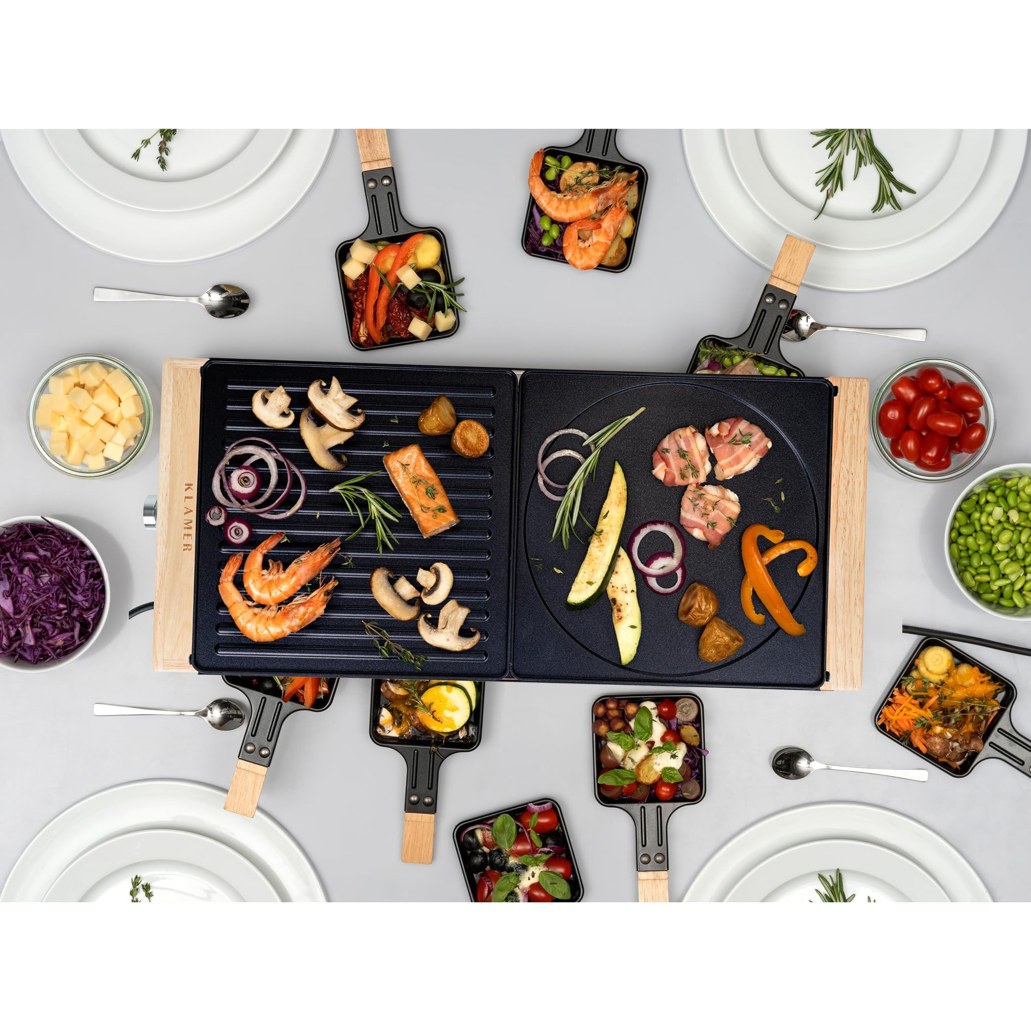 KLAMER Raclette Grill 8 Personen 1500 W mit Holzgestell & Parkdeck, Alu-Druckguss-Grillplatte antihaft, stufenlos regelbar, ILAG Beschichtung, Test „Sehr gut (1,4)“, deutsche Marke Berlin