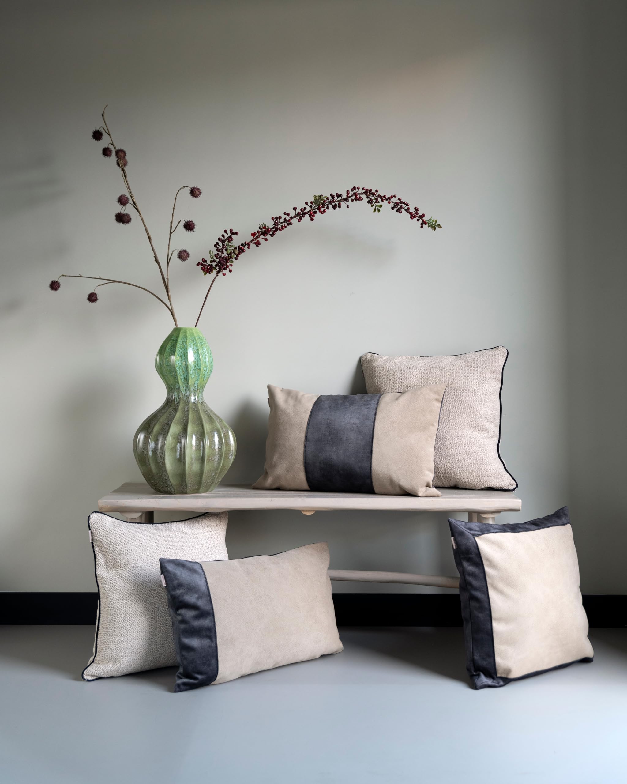 KNIT FACTORY - Cezan Rechteckiges Zierkissen - Leinen - 60x40 cm | Sofakissen mit Füllung und Bezug - Couchkissen - Zierkissen - Dekokissen - Moderner Wohnstil