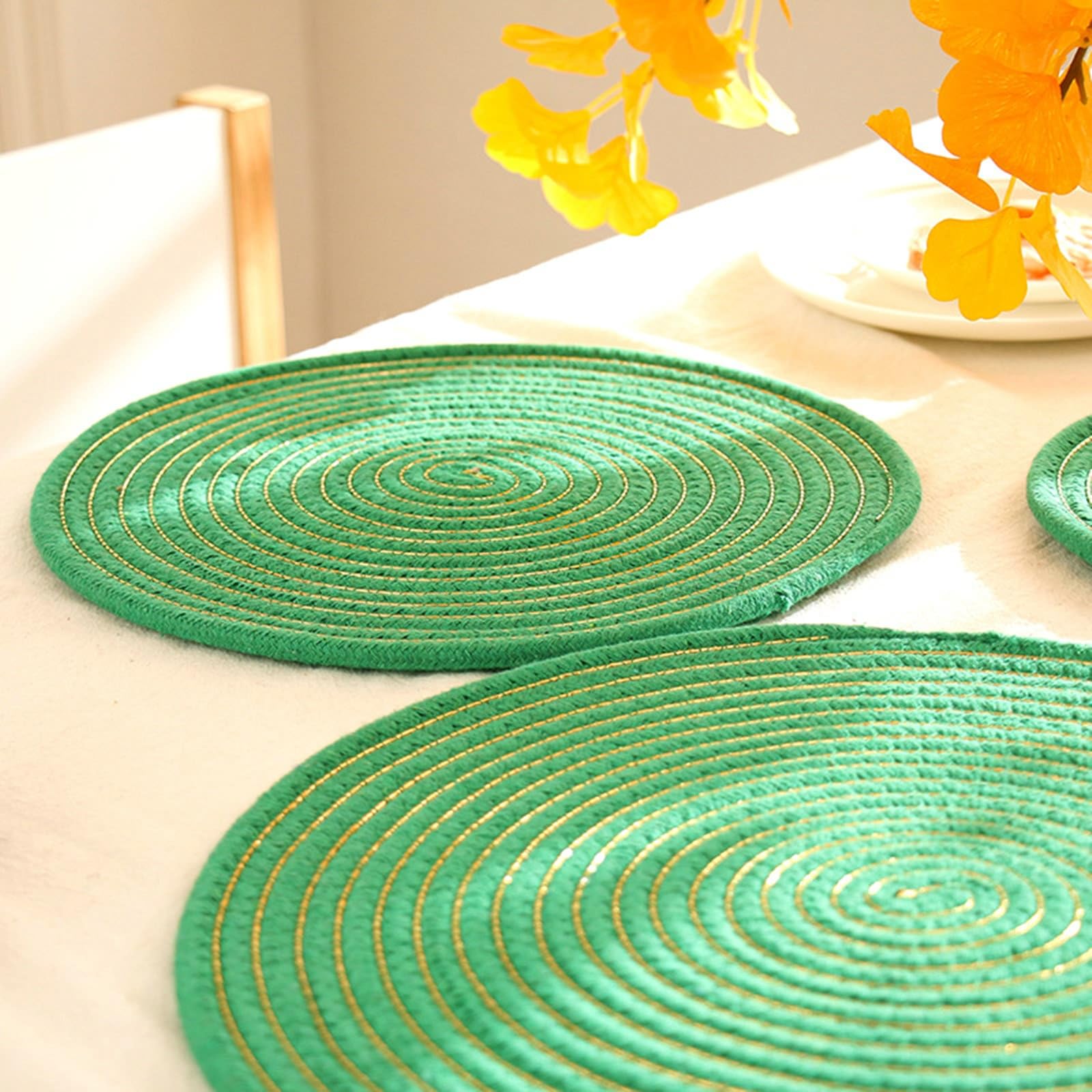 AMDXD Lot de 8 sets de table antidérapants en coton et lin - Vert/doré - Lavables - Ronds - Pour hôtel - 30 cm