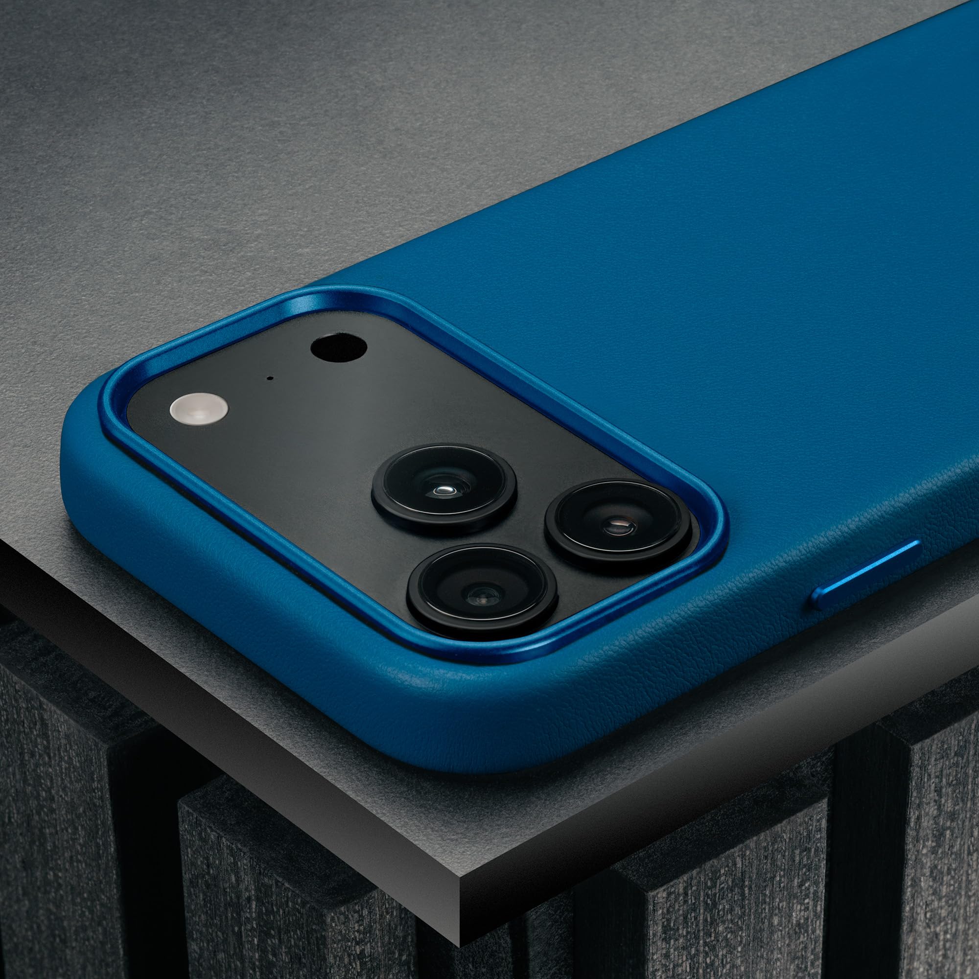 TORRO Funda Compatible con iPhone 17 Pro 6.3" 2025 - Funda Bumper Fina de Cuero Premium, Compatible con MagSafe (Azul)