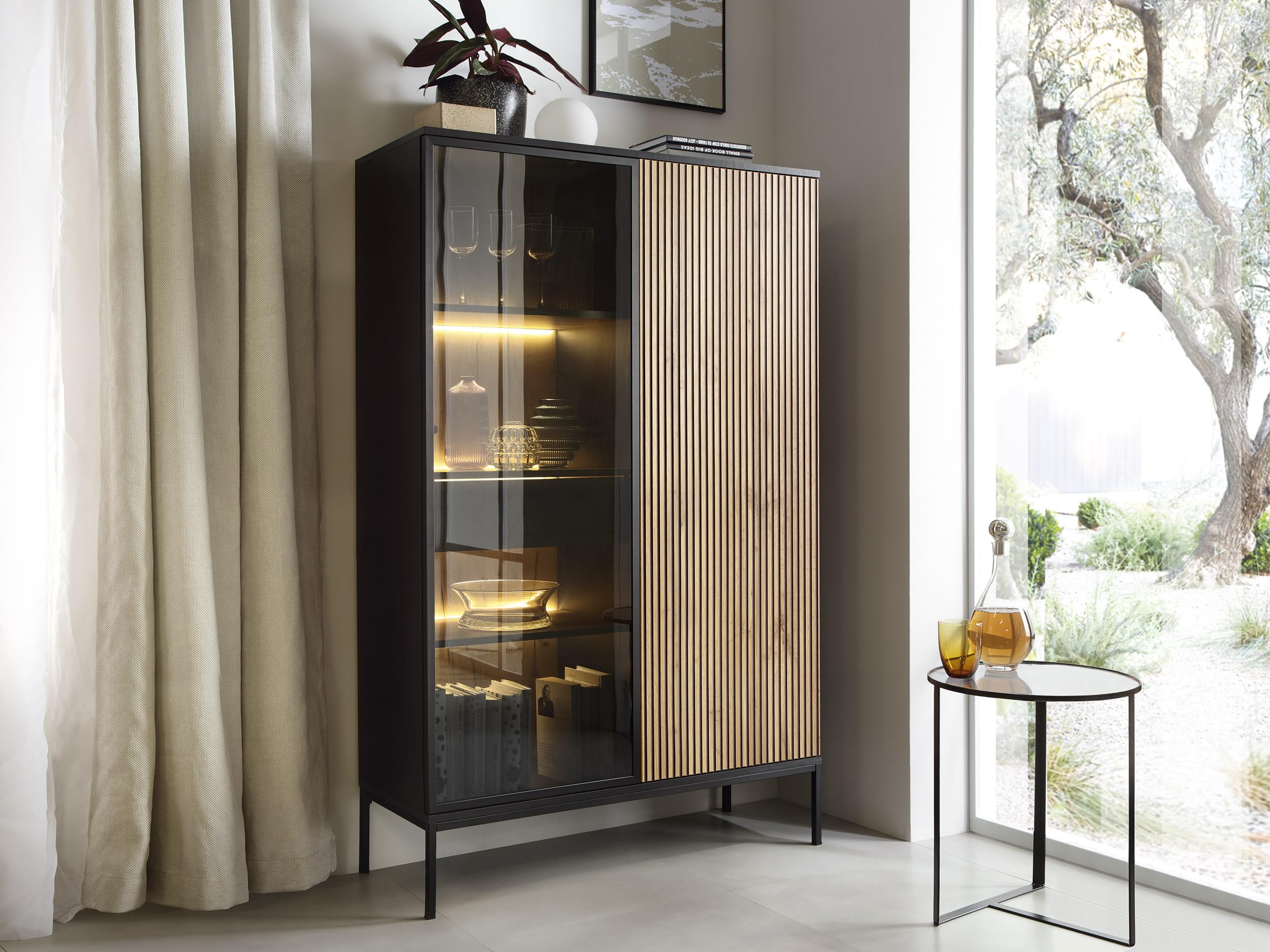 Daveno Vitrinenschrank 100 cm, Glasvitrine Stehend - Highboard, Vitrine, Glasvitrine Schwarz mit LED und Lamellen - 166 cm hoch