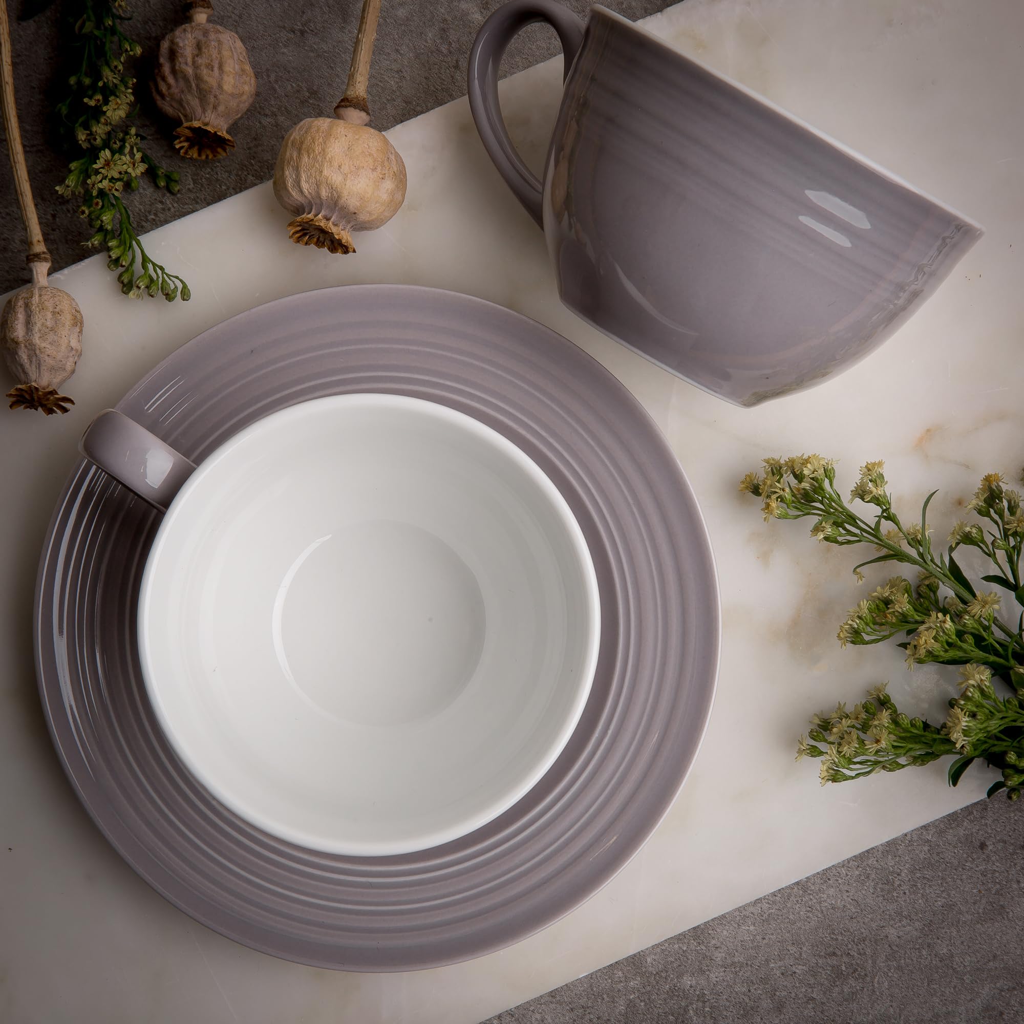 AMBITION Servizio da caffè in porcellana Linea con tazze e piattini, 12 pezzi | Set da caffè per 6 persone, grigio con struttura a linee sottili, lavabile in lavastoviglie e forno a microonde