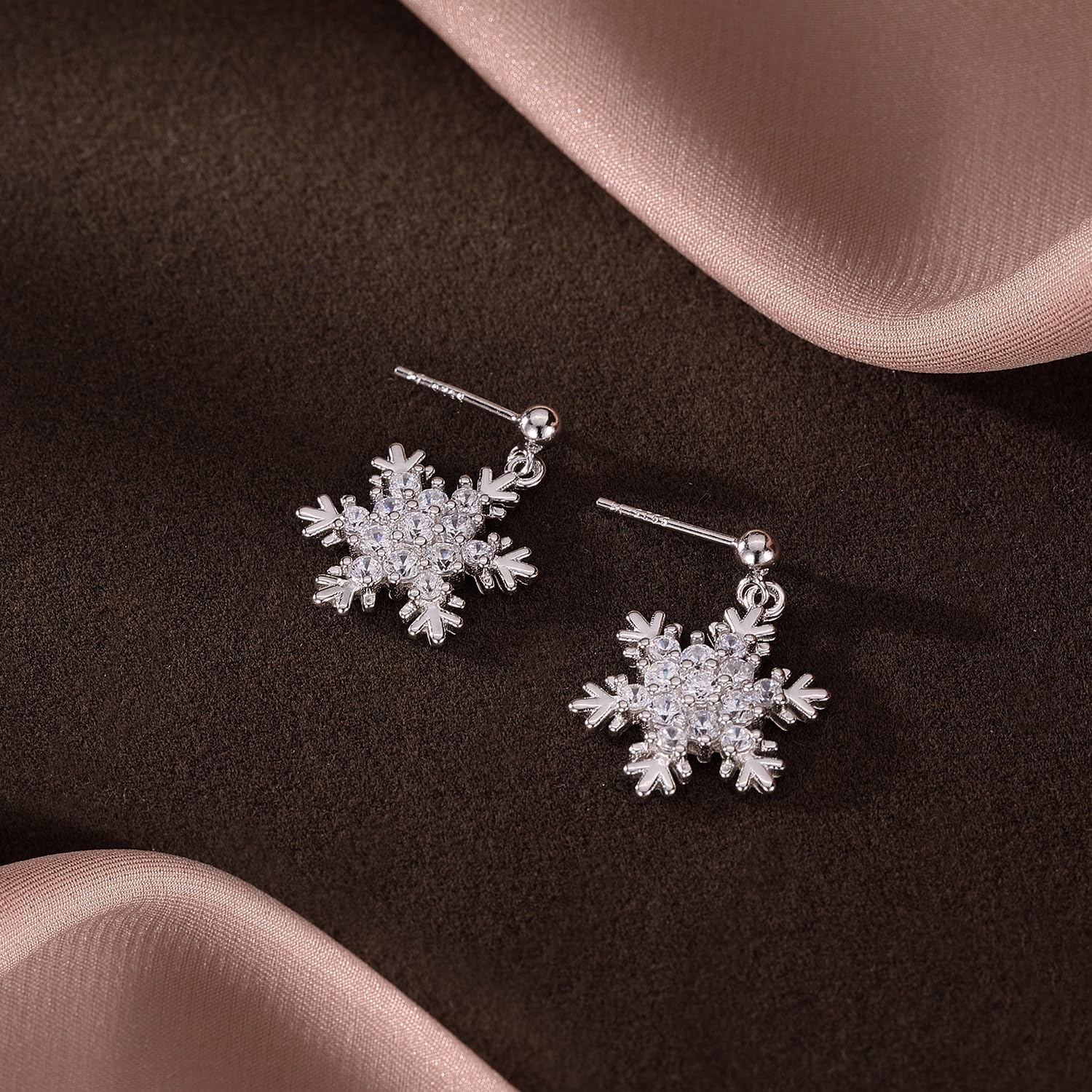 SLUYNZ Solid 925 Sterling Silver Sparkling CZ Snowflake Studs Earrings for Women Teens Snowflake Earrings Studs