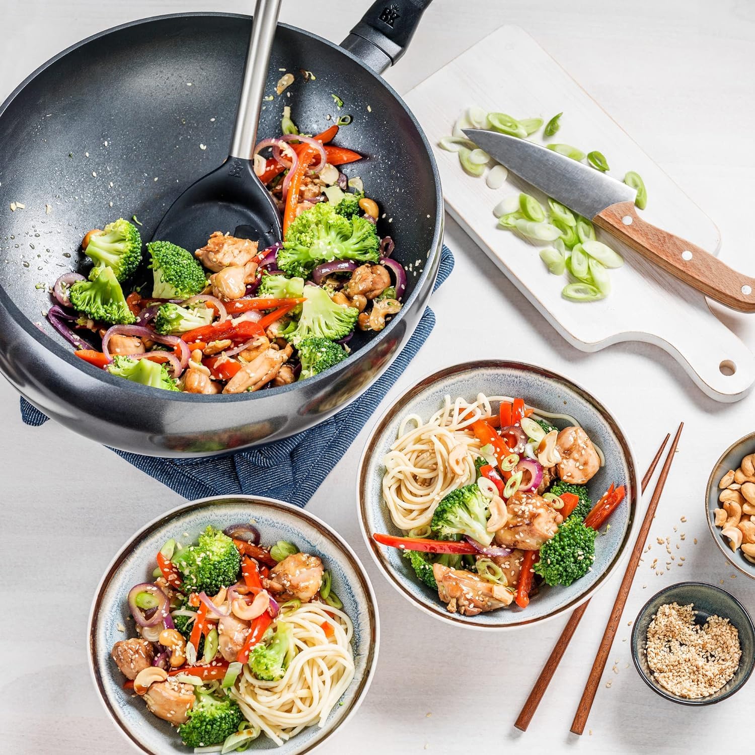 BK Wokarang Padella Wok in Ceramica Antiaderente Sana da 30 cm, Manico in Acciaio Inox, Senza PFAS, Induzione, Sicura per Forno e Griglia fino a 160°C, Durevole e Professionale, Lavastoviglie, Nero