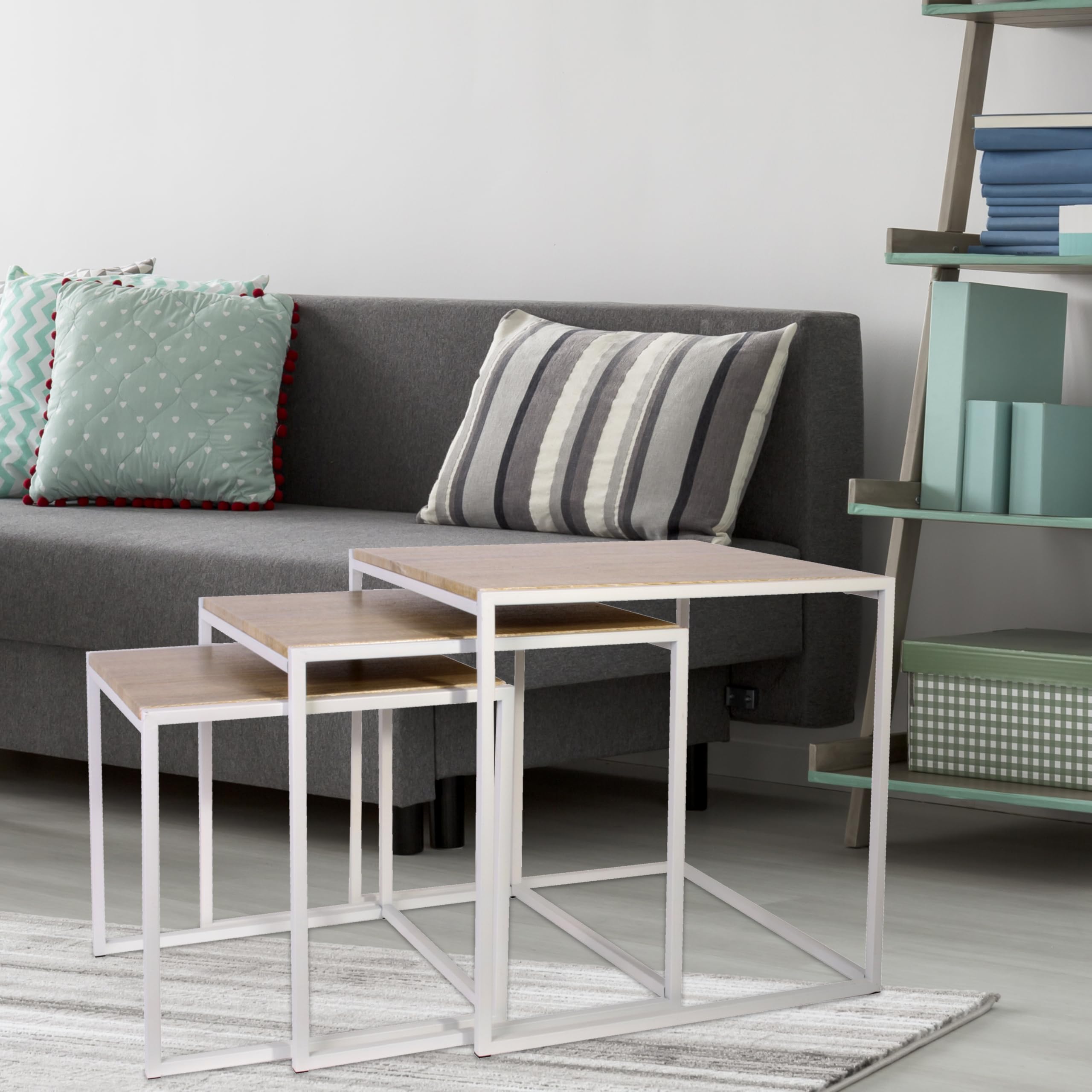 HOME DECO FACTORY - HD3846, Table Carrée en Bois Blanc, Design Tendance et Modulable, Conçue pour Salon ou Chambre, Dimensions 45 x 45 x 45 cm, Élégance et Modernité