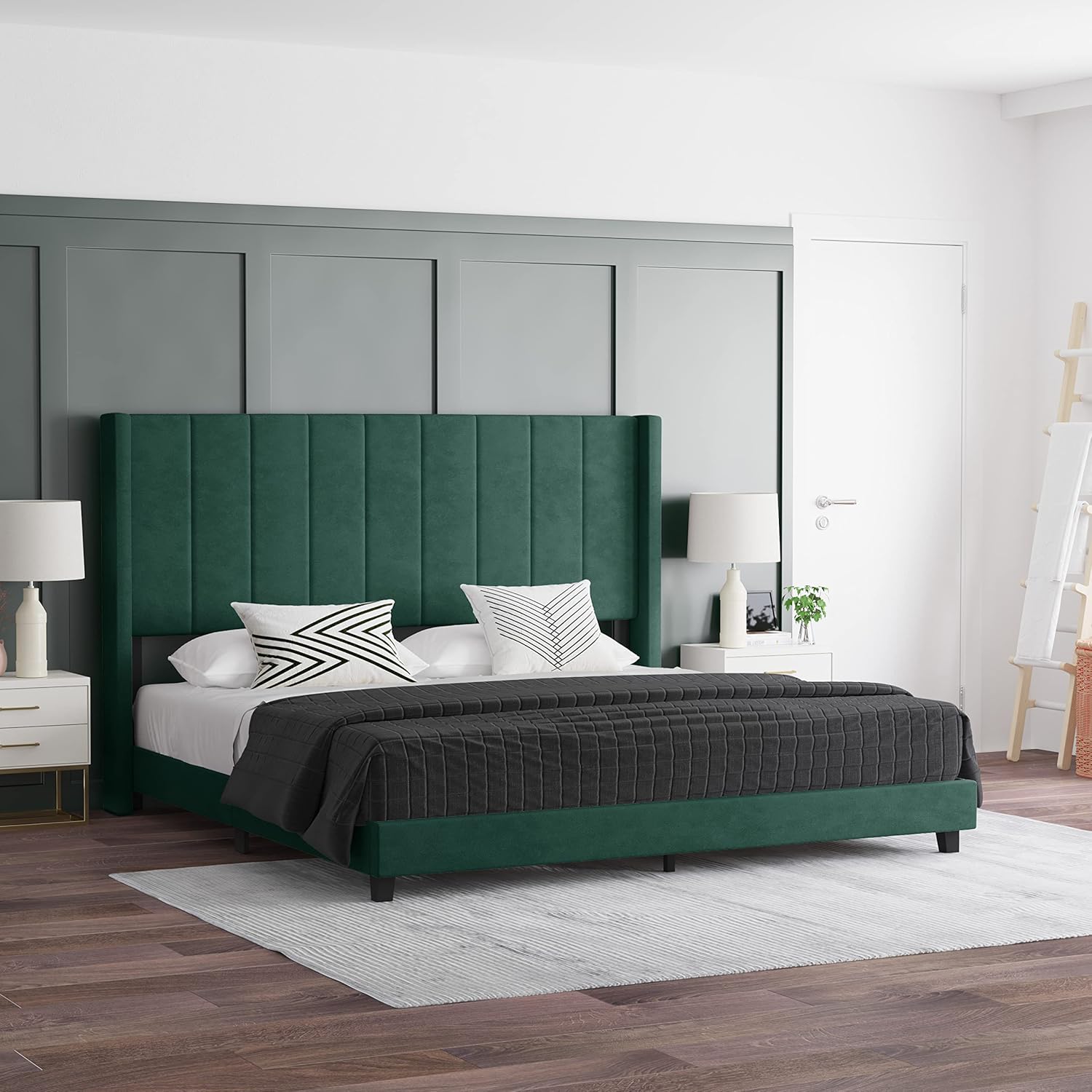Amazon.com: EMMA + OLIVER Margit Platform Bed - Emerald Velvet ...