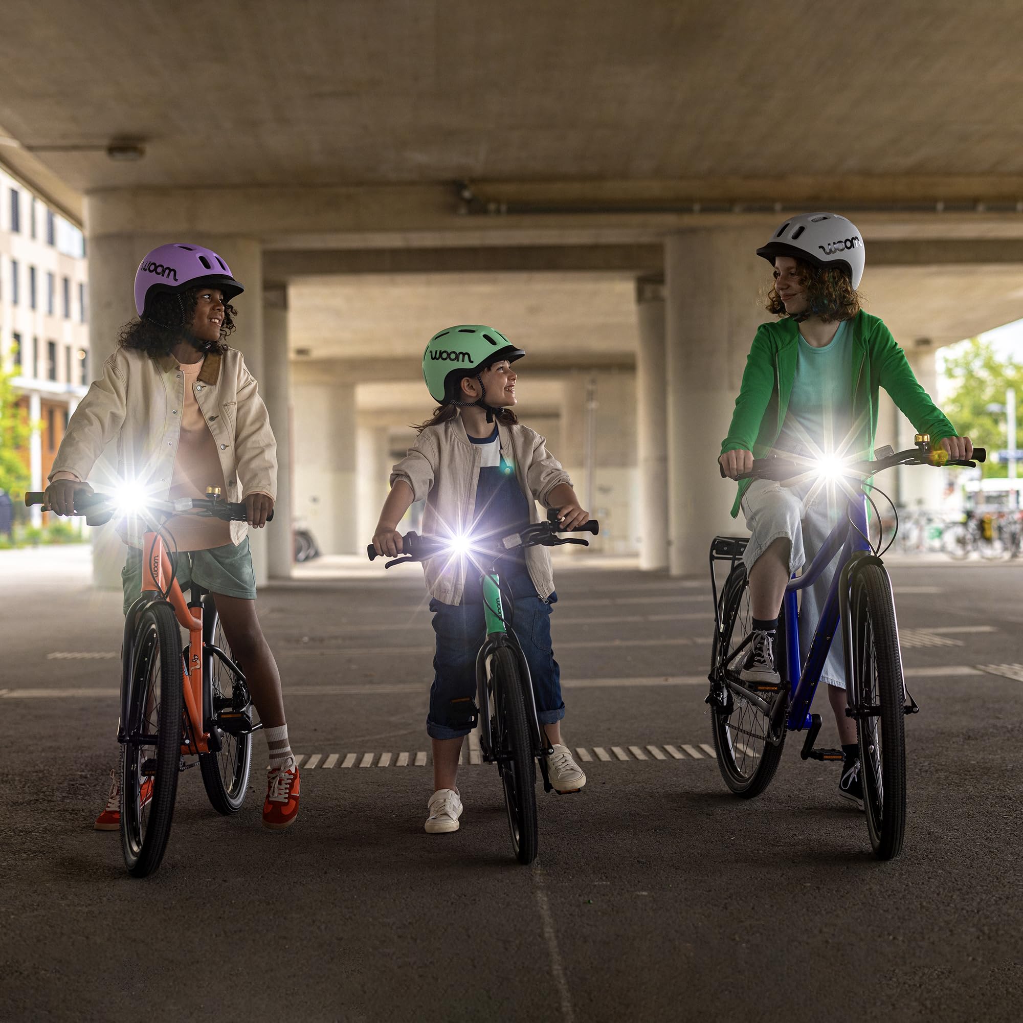 woom Beam Fahrradlicht Set Kinder - Wiederaufladbares LED Fahrrad Licht - Fahrradlicht Batterie - Leichtes, wetterfestes Fahrrad Licht für Kinder - Fahrradbeleuchtung Set