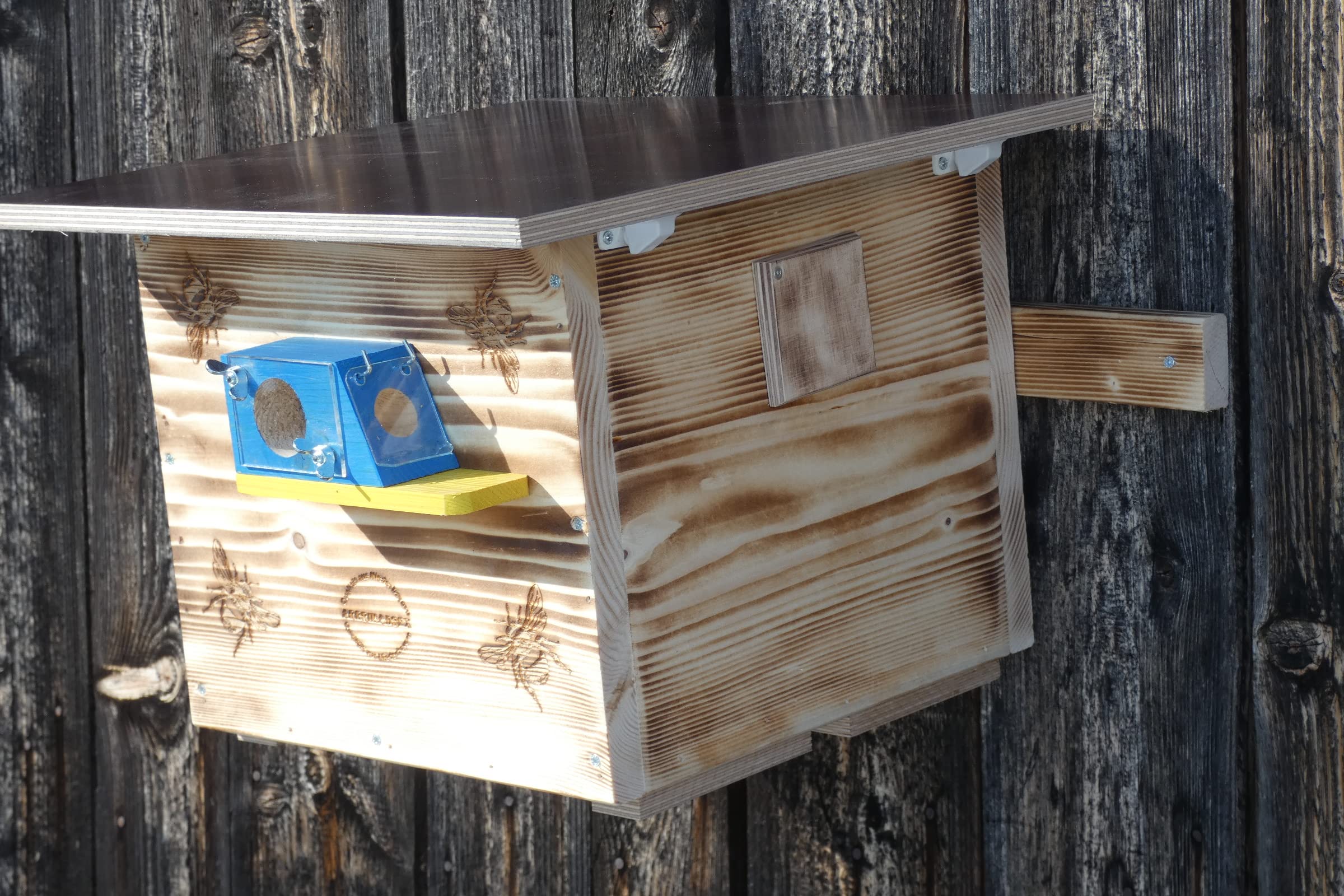 Hummelkasten zum Stellen oder aufhängen, mit Wachsmottensperre, 2X Sichtfenster und Nistmaterial edel geflammt, Wetterfest Bienenhaus Hummelhaus Nistkasten Hummelvilla Bienen Insektenhaus