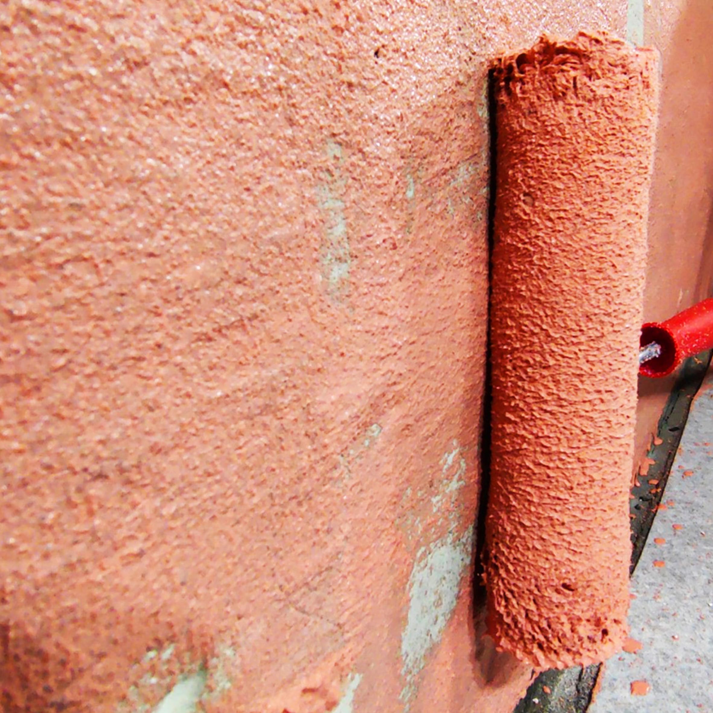 06 Betonkontakt Haftgrund mit Quarzsand für Beton & Keramik - Putzgrund und Haftbrücke für Innen & Außen - Grundierung für saugende und schwach saugende Untergründe - 20kg & Farbroller 25cm