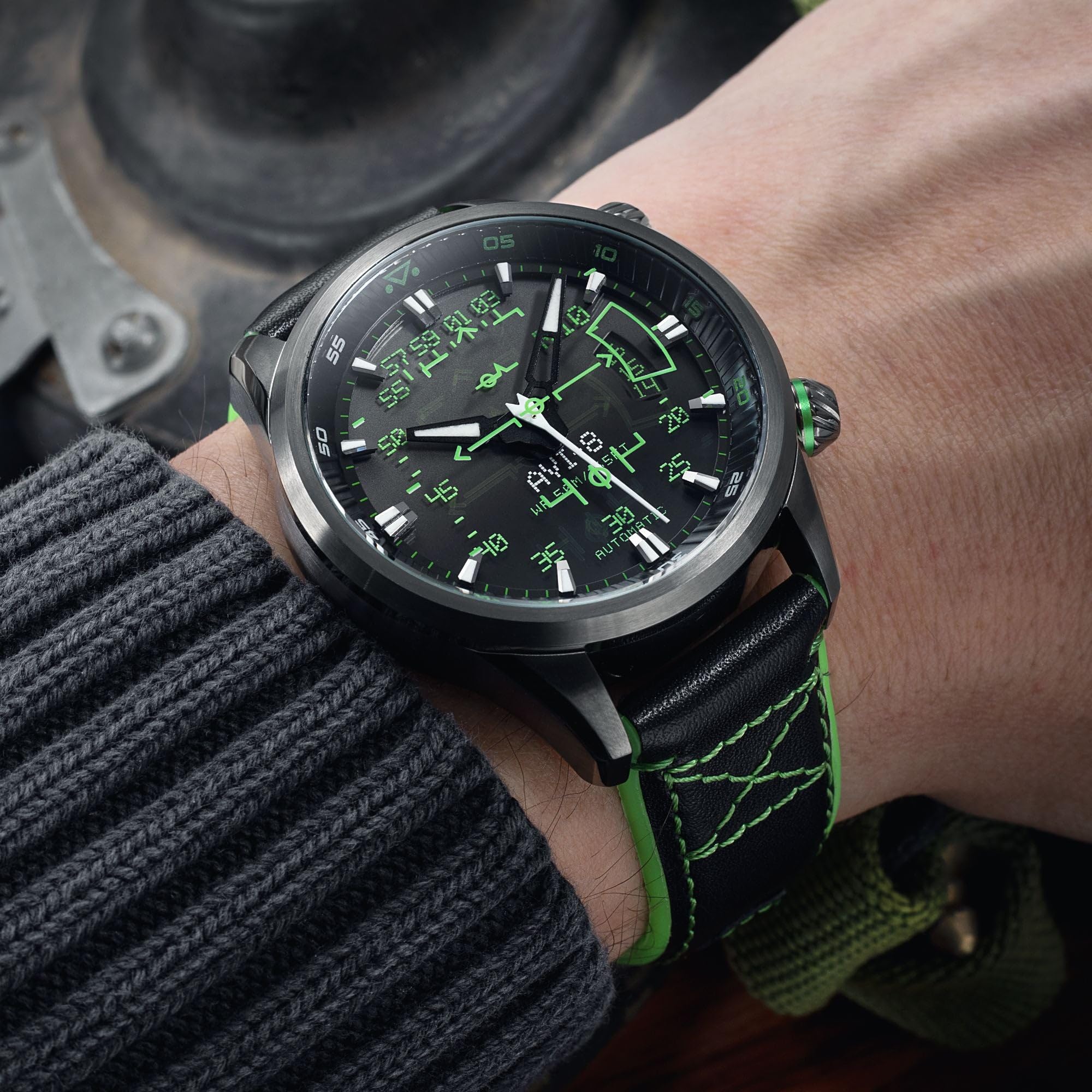 AVI-8 Hawker Harrier HUD Automatikuhr für Herren, 44 mm, mit Gummi-/Lederband, AV-4117
