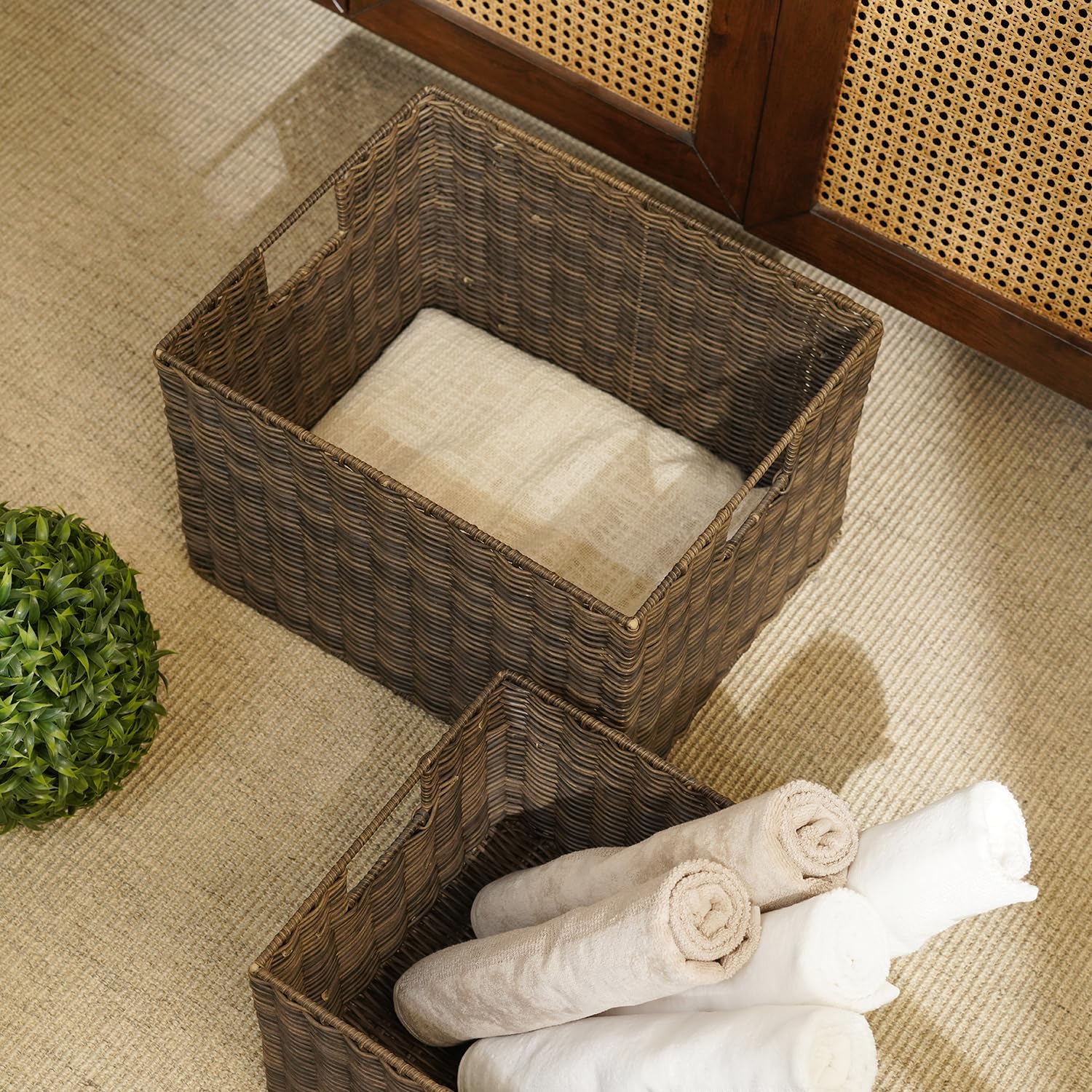 Pure Home + Living Set of 2 Brown Resin Wicker Utility Baskets, Laundry Basket with Durable Handle, Dirty Clothes Hamper for Bedroom (Big - 40.64cm x 33cm x 26.67cm, Small - 31cm x 28cm x 20.32cm)-picture-21