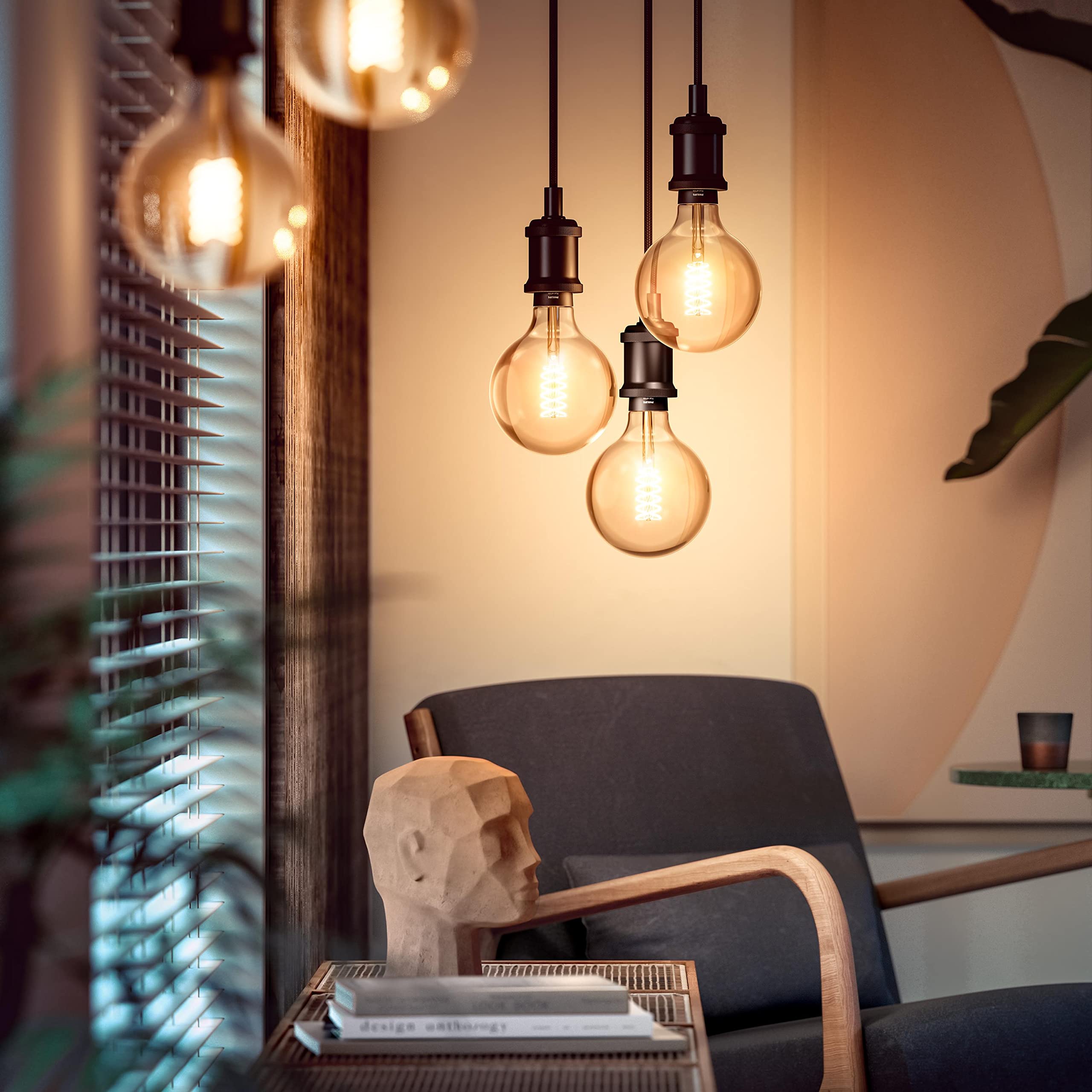 Philips Hue Starterpaket - E27 - mit 1 Filament Edison Glühbirne Groß (ST72) - Warmweißes Licht - inkl. 1 Hue Bridge - Hue White Filament