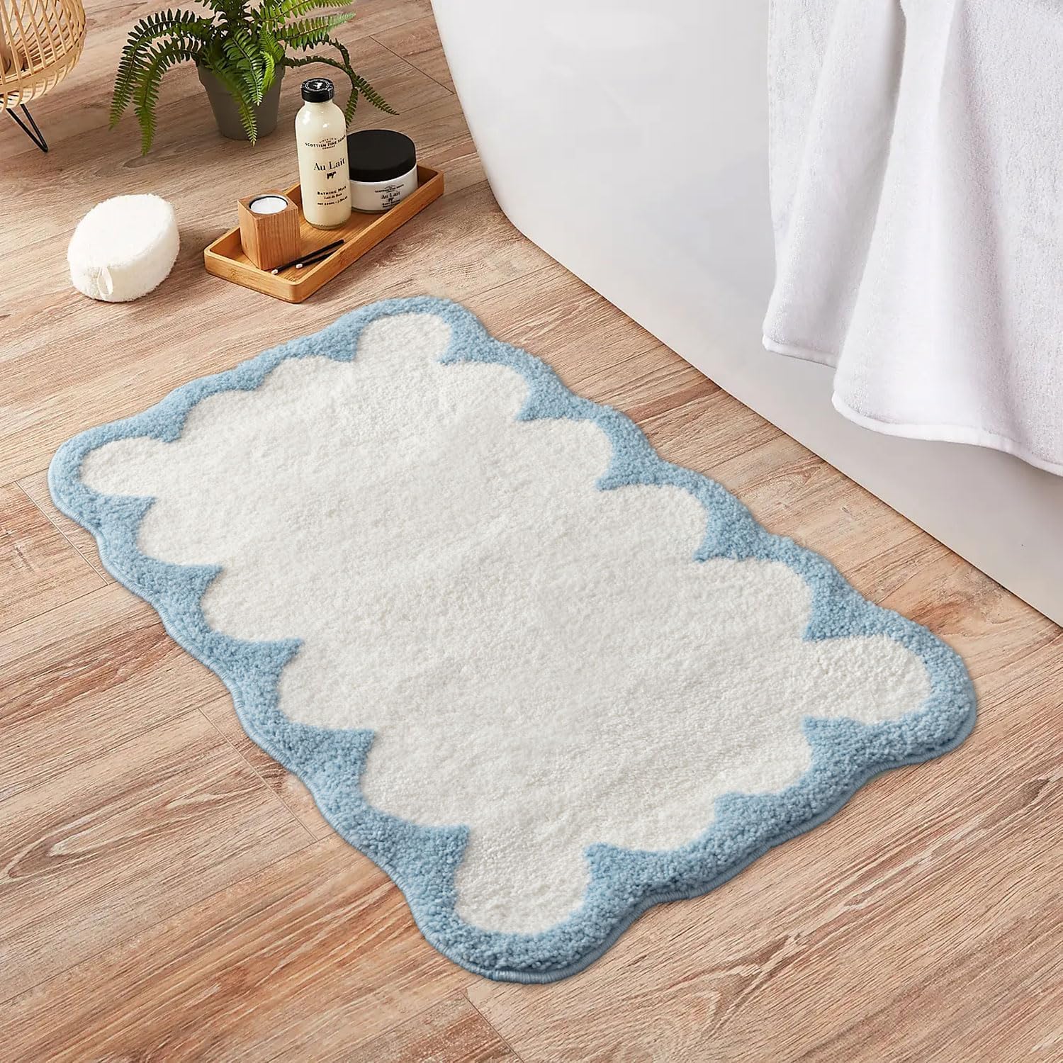 Scalloped Bath Mats Blue Bathroom Rugs Non Slip Washable Cute Bath Mats Microfiber Absorbent Soft Aesthetic Preppy Small Bath Rugs for Bedroom Tub Sink 32"x20"