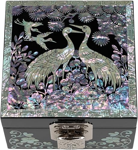 February Mountain Joyero de nácar  Recuerdo lacado negro hecho a mano con diseño de grúa y pájaro, interior de terciopelo rojo  Navidad, regalo de