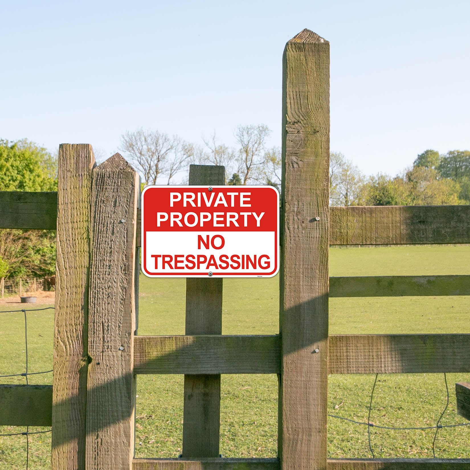 Paquete de 4 letreros grandes de propiedad privada con texto en inglés "No Trespassing", aluminio, grado de ingeniería, reflectante, metal, resistente a la intemperie, 45,7 x 30,5 cm