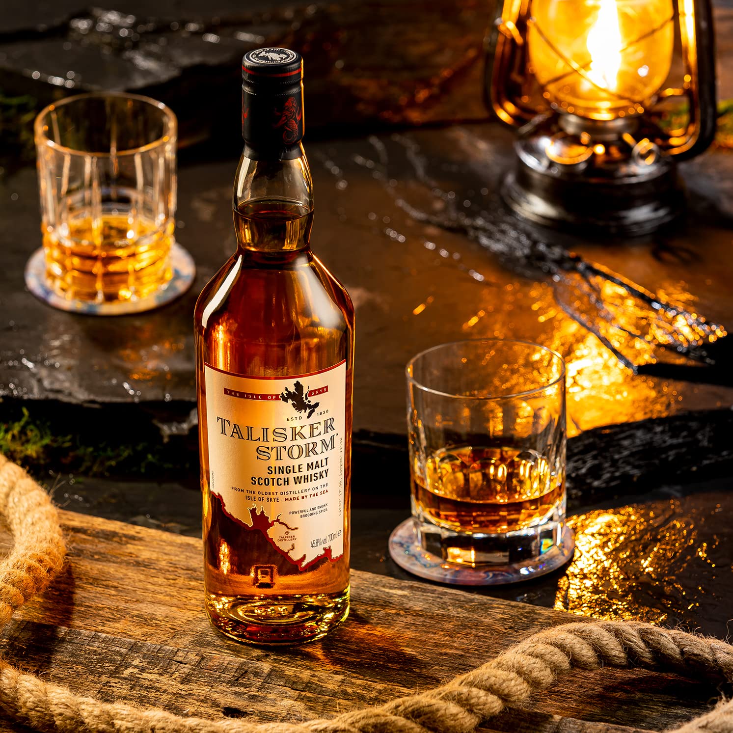 Talisker 10 Anni Single Malt Scotch Whisky con Astuccio 700 ml & Storm Single Malt Scotch Whisky con Astuccio 700 ml