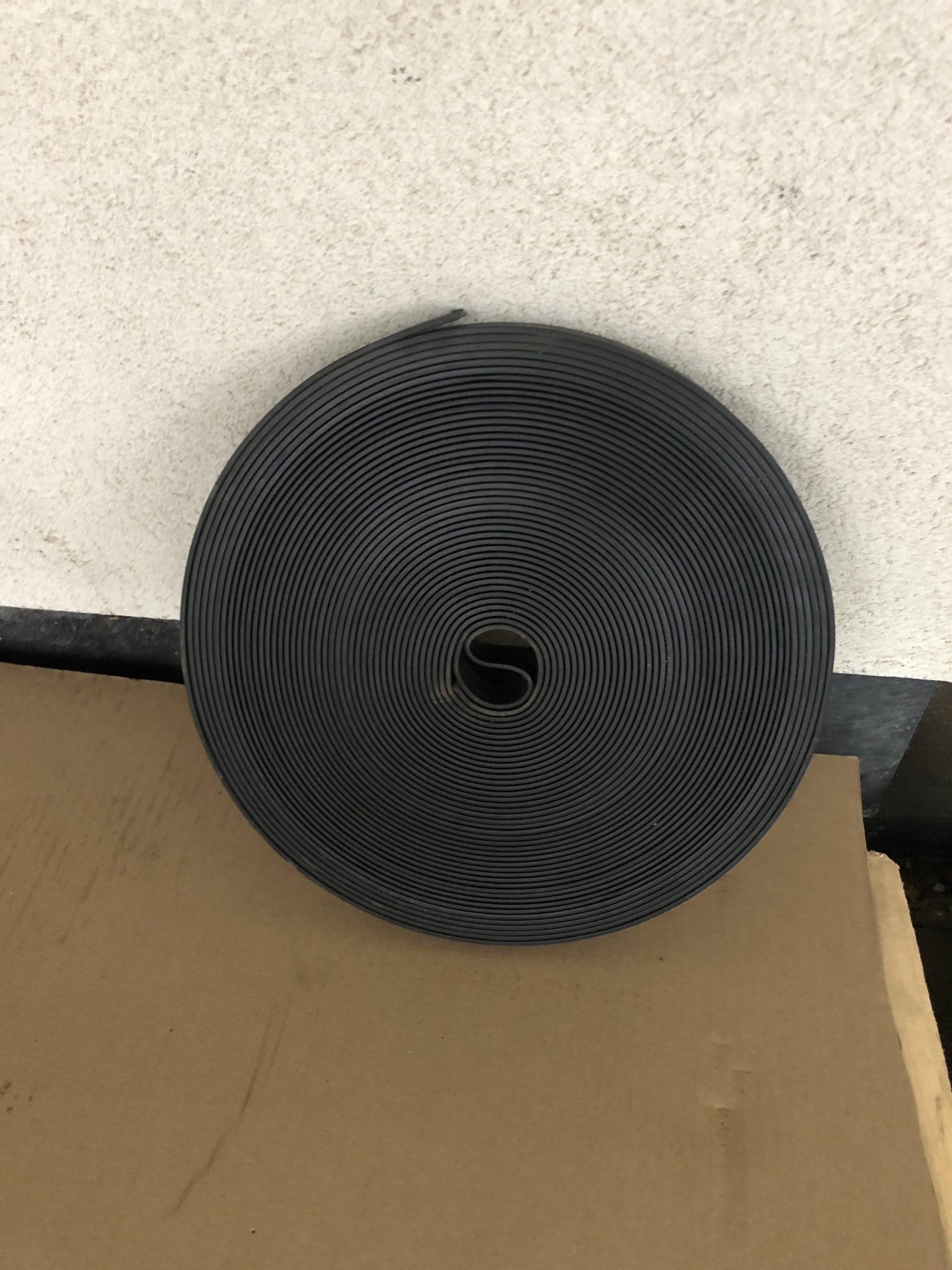 Sangle en Caoutchouc Recyclable pour Arbres - Robuste, Non étrangleuse, résistante aux intempéries, Largeur 2,5 cm x Longueur 25 mètres - Idéale pour Le tuteurage et Le Soutien