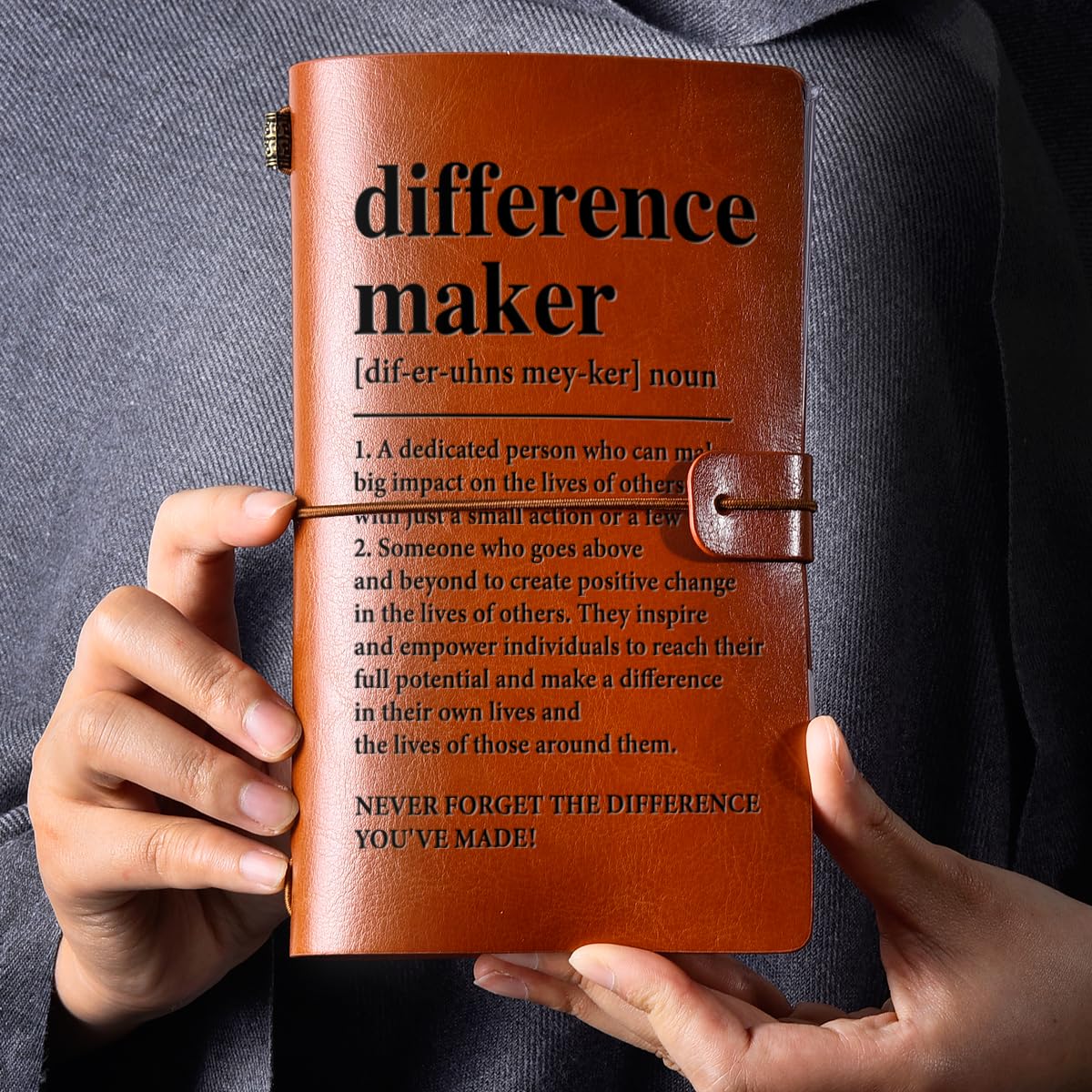 NGAEAK Diario de cuero para hacer diferencias, regalos de agradecimiento para jefe, líder, mentor, compañero de trabajo, profesor, creador de diferencias, definición, diario de viaje de cuero grabado